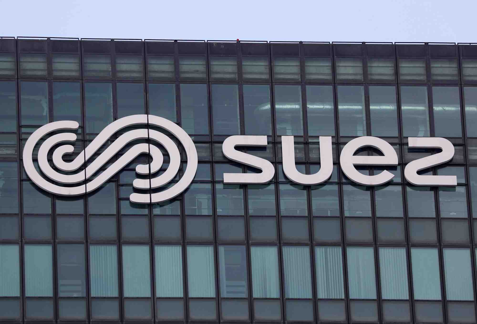 Suez conteste la validite de l'offre de veolia