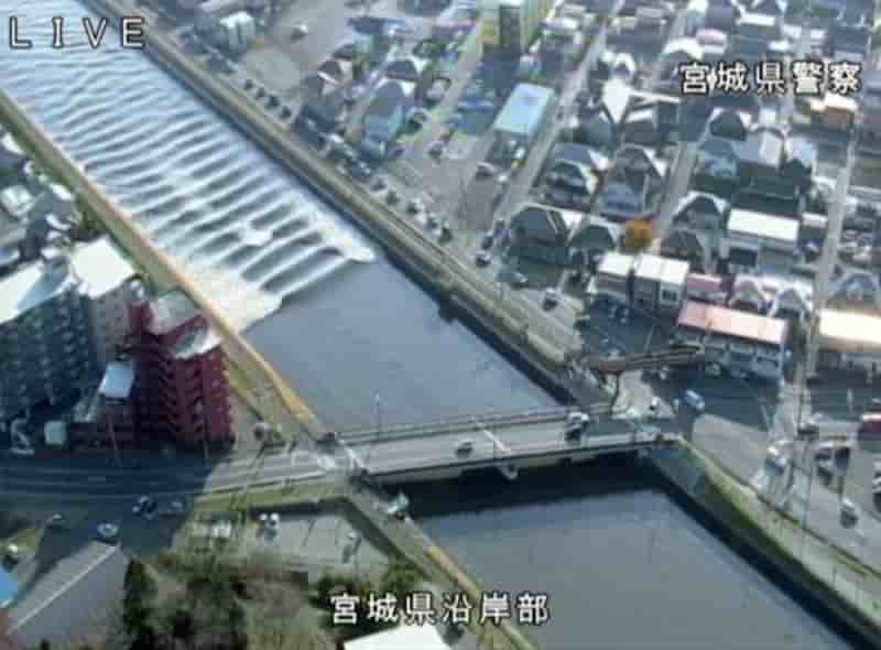 Un violent seisme au japon souleve une vague de 60 a 90 cm de haut
