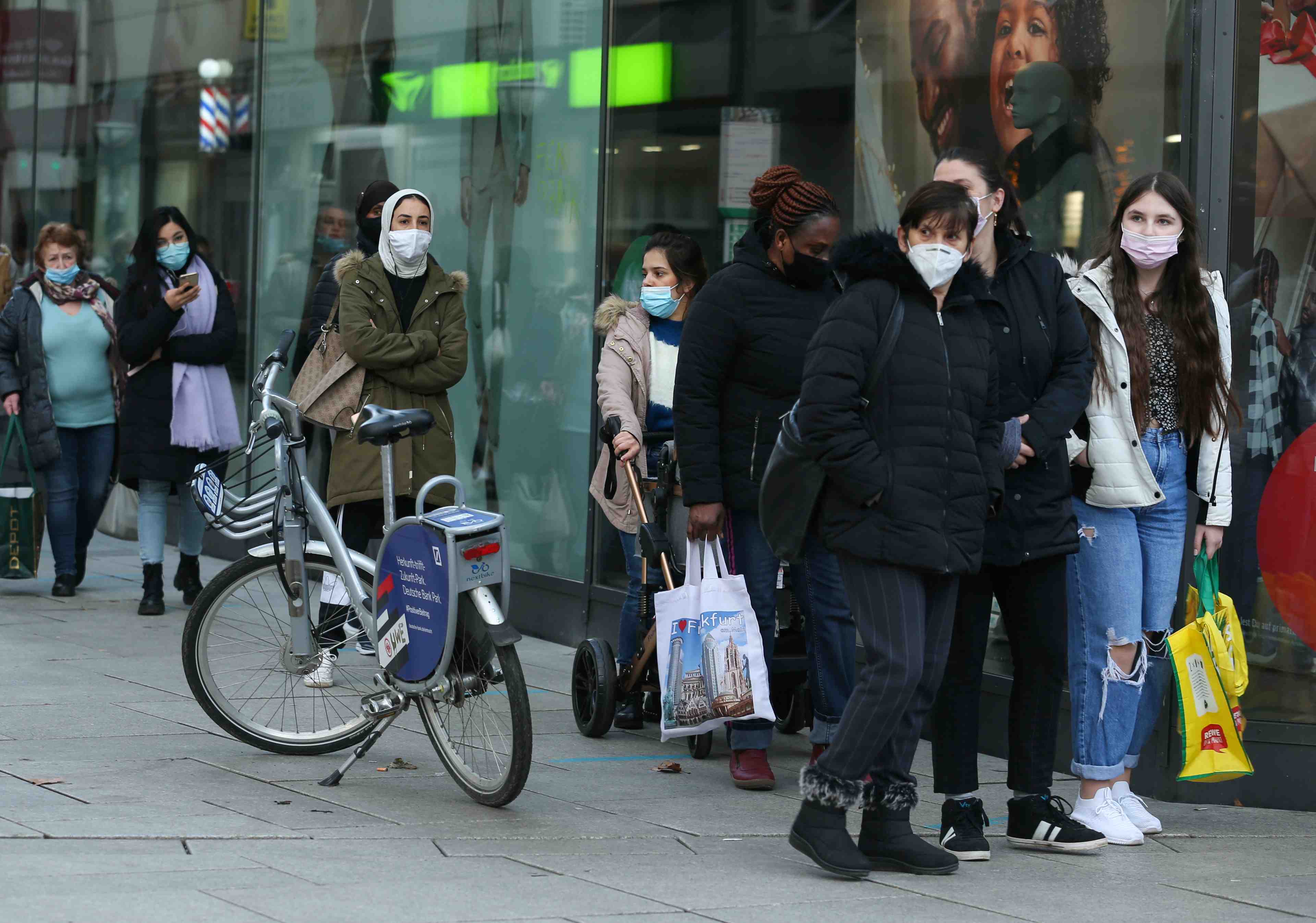 Le taux de chomage dans la zone euro stable a 8,3% en fevrier