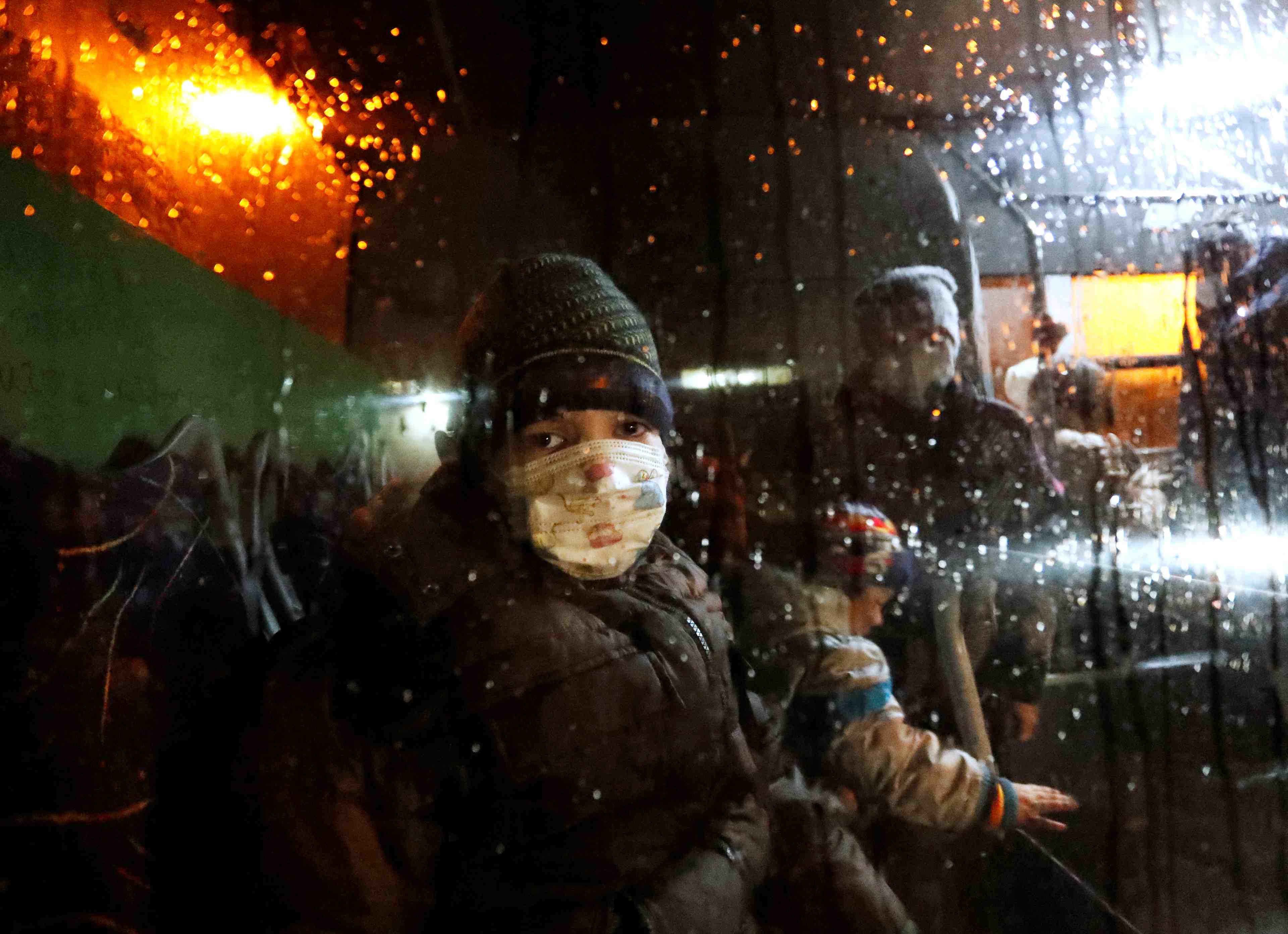Ukraine: les separatistes de l'est evacuent des civils vers la russie