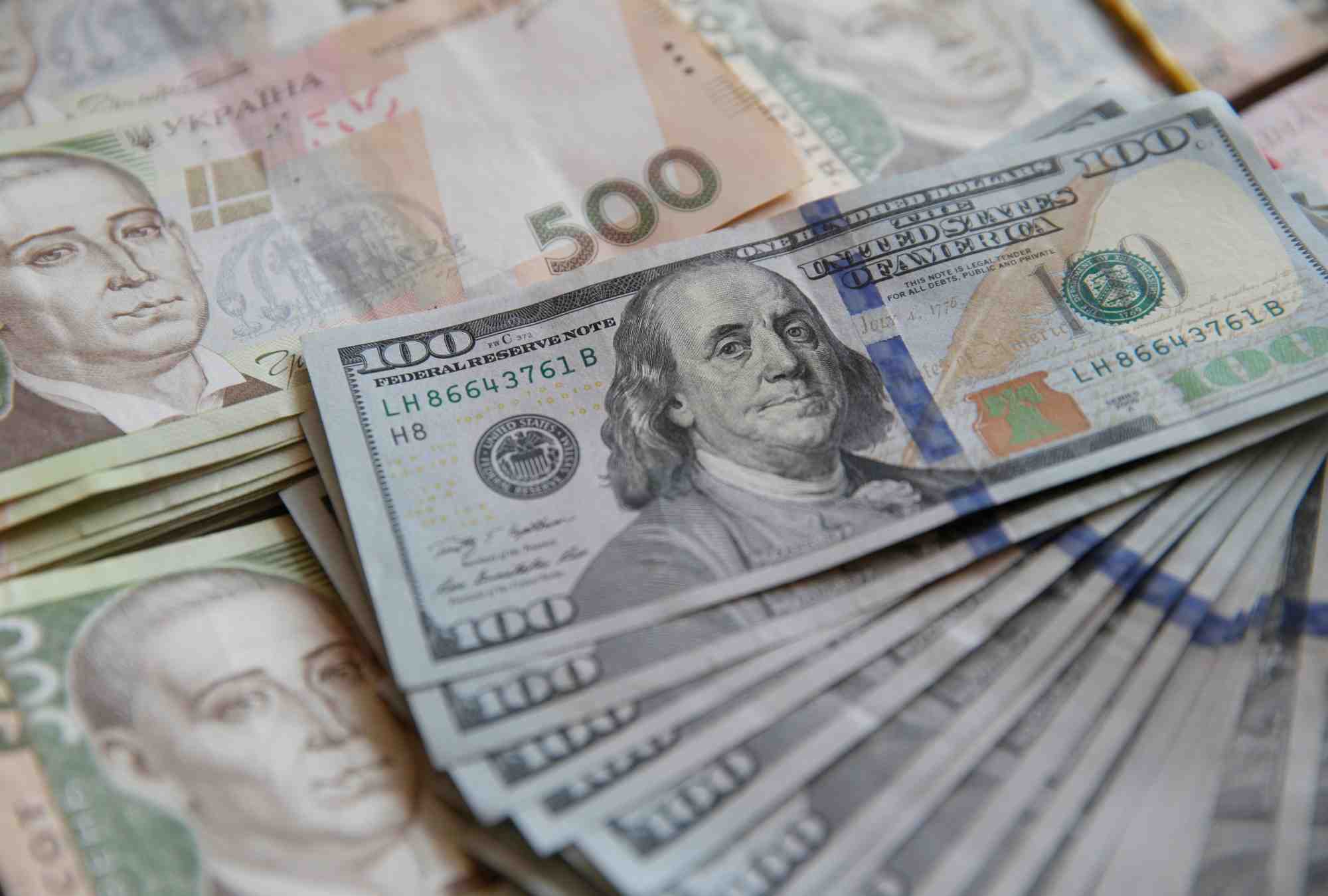 L'ukraine devalue sa monnaie de 25% par rapport au dollar