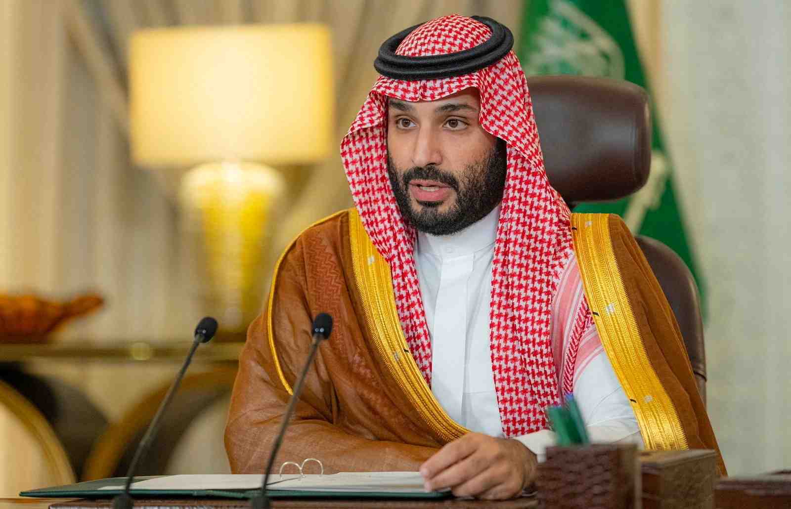 Le prince heritier saoudien mohamed ben salman prononcant un discours depuis son bureau