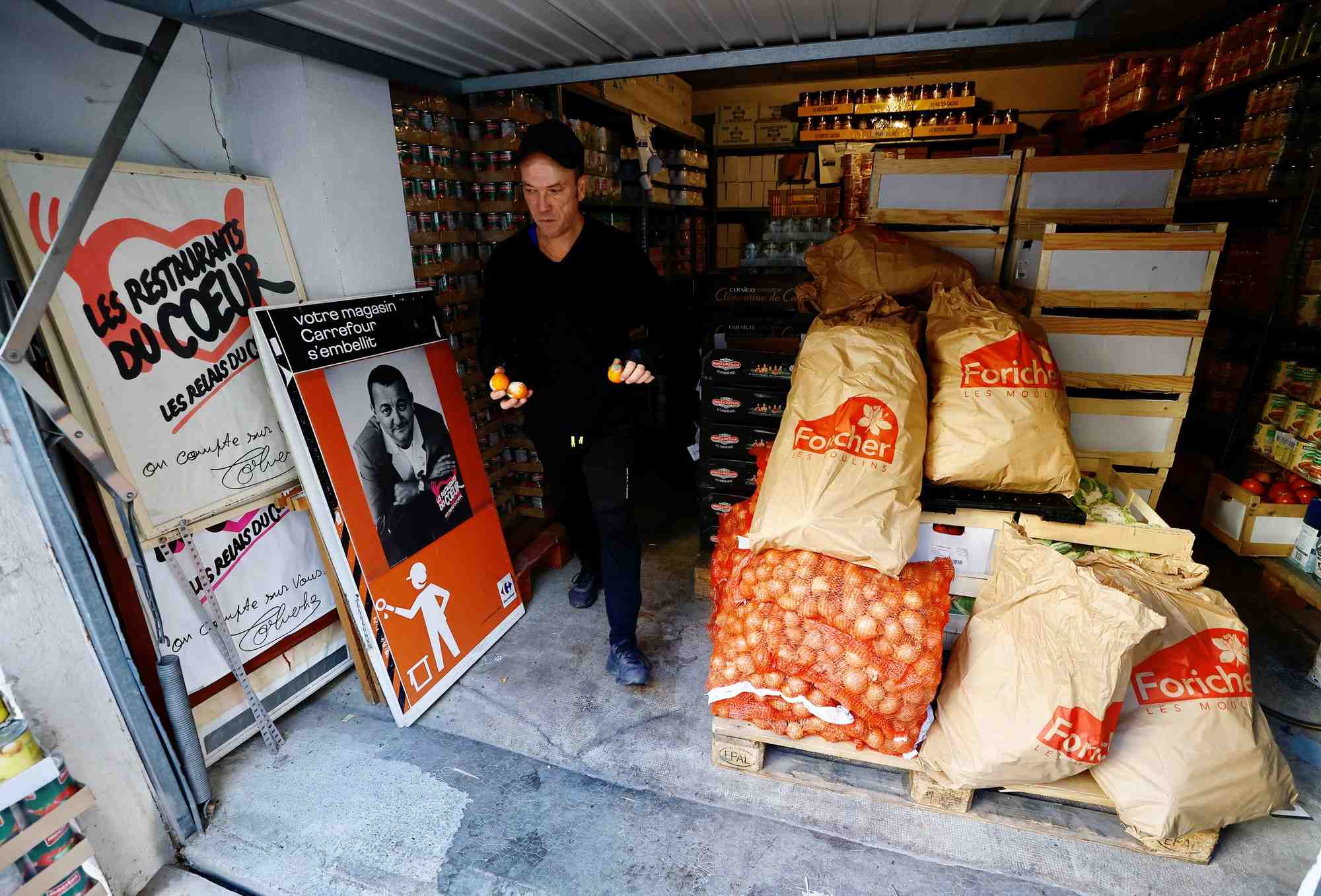 Photo du centre de distribution alimentaire de l'organisation caritative restos du coeur
