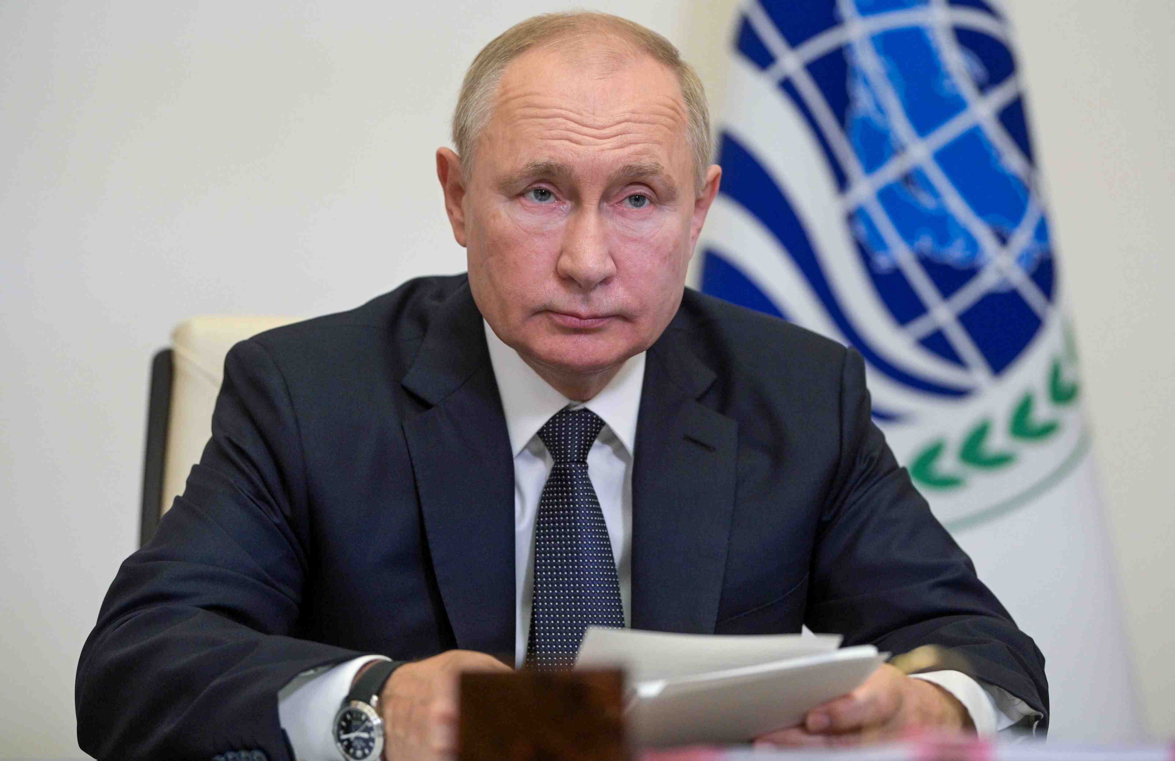 La russie doit travailler avec les taliban, dit poutine