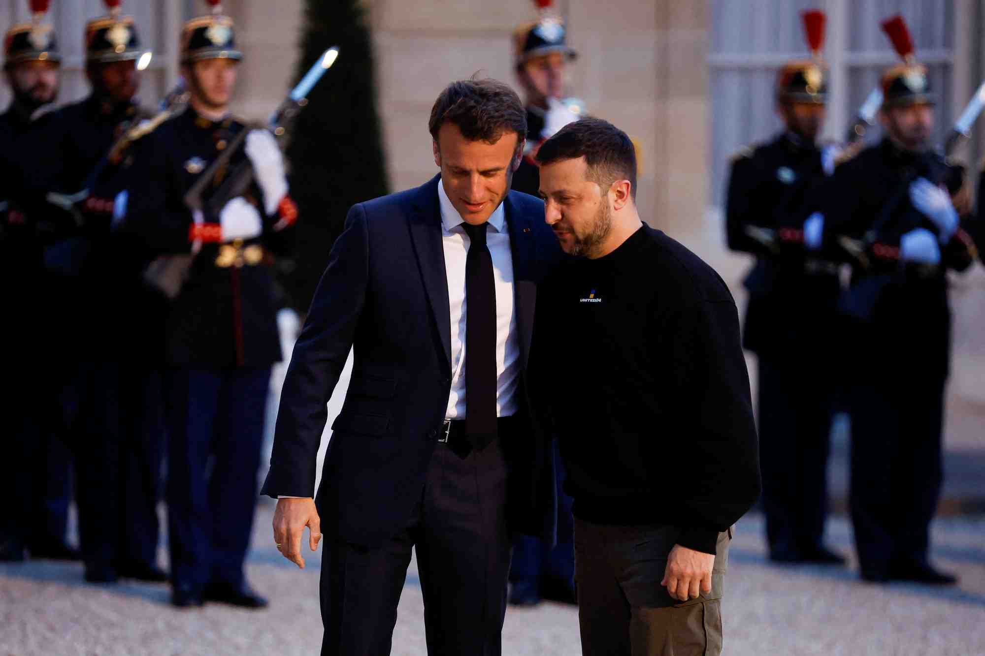 Le president francais emmanuel macron et le president ukrainien volodymyr zelenskiy a paris, en france