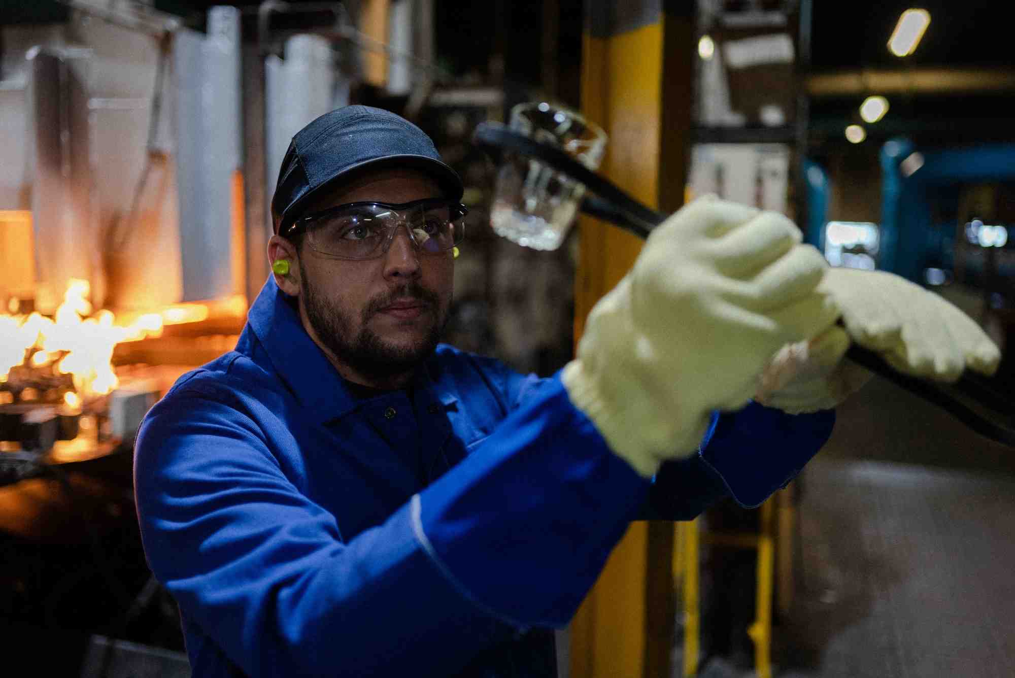 L'entreprise a d'abord subi de plein fouet la flambée des prix du gaz consécutive à l'invasion de l'Ukraine par la Russie début 2022.