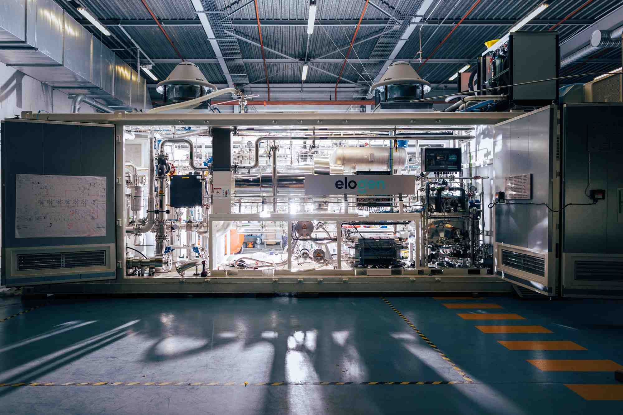 Au sein de la filière de l’hydrogène décarboné, Elogen est l’un des seuls industriels français à utiliser la technologie PEM qui consiste à fabriquer des électrolyseurs à membrane échangeuse de protons.