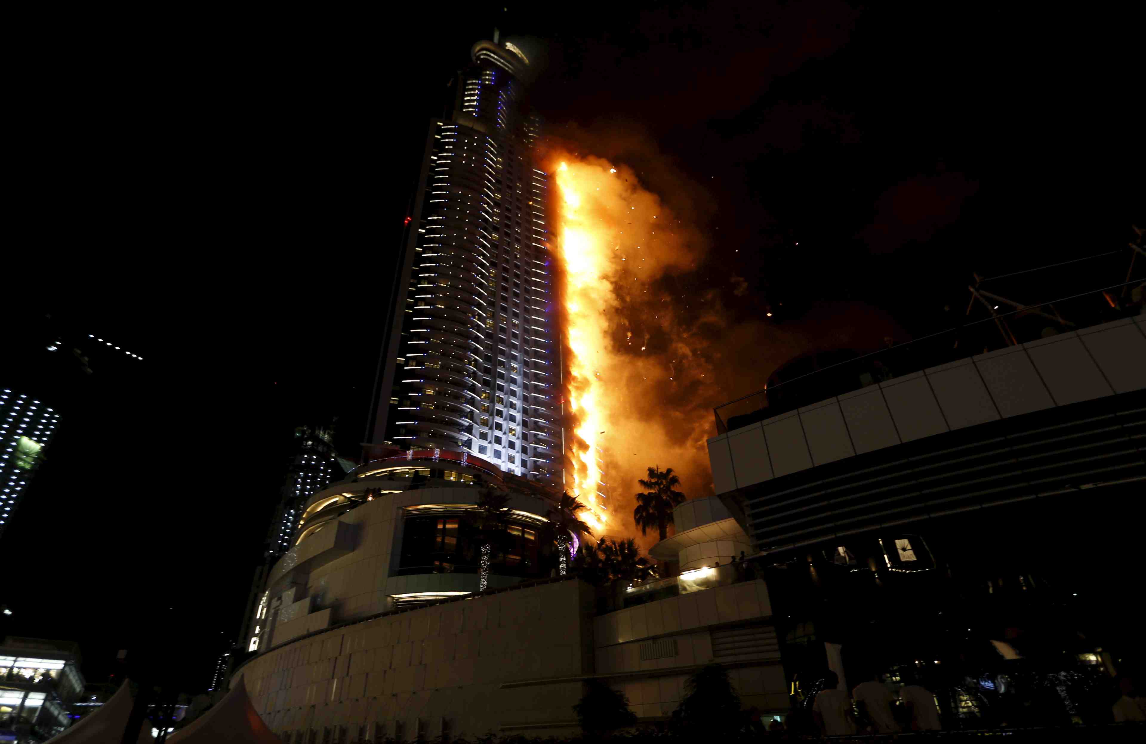 L'incendie dans une tour de dubai maitrise