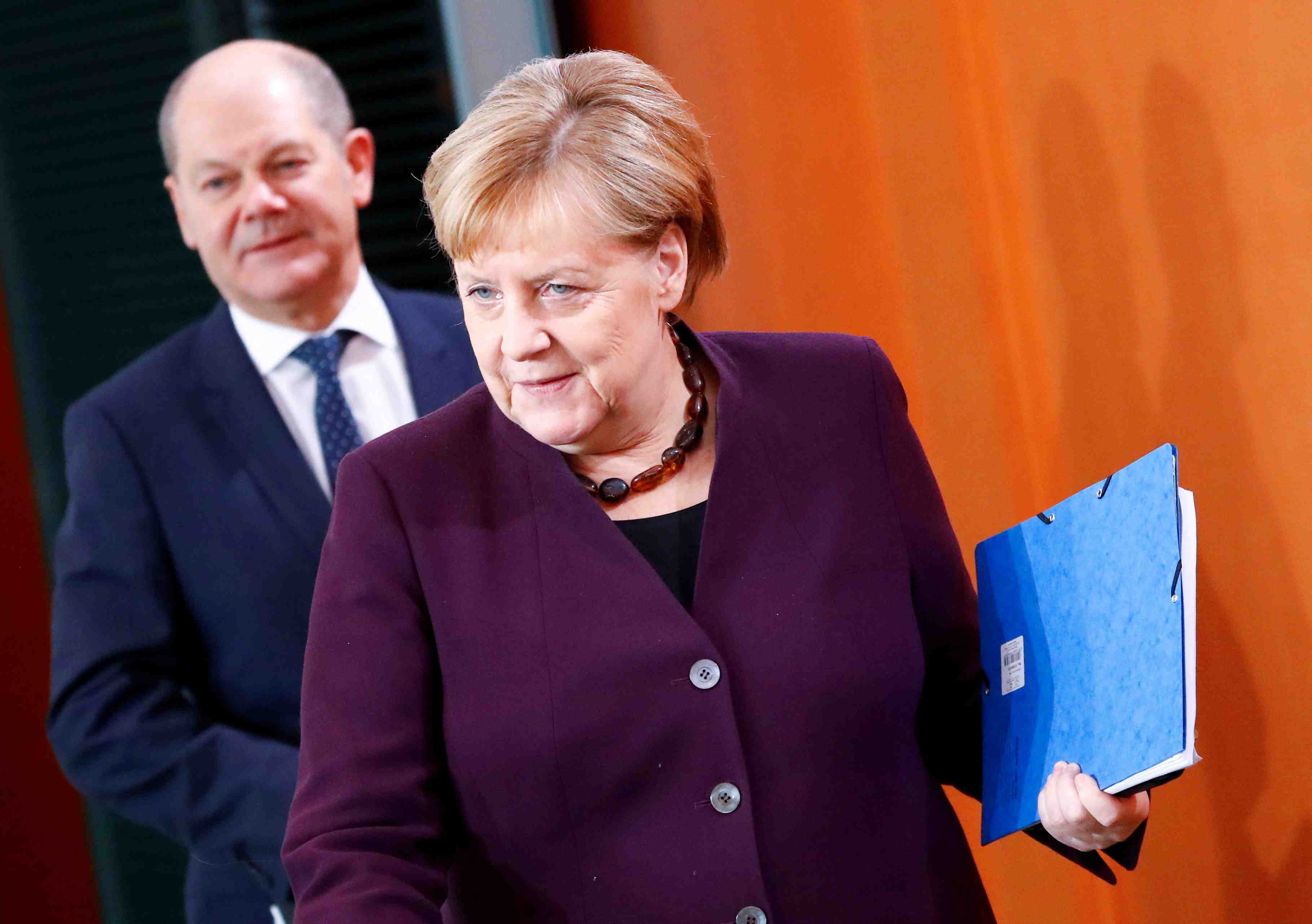 Des detracteurs de la coalition de merkel en tete du scrutin au spd