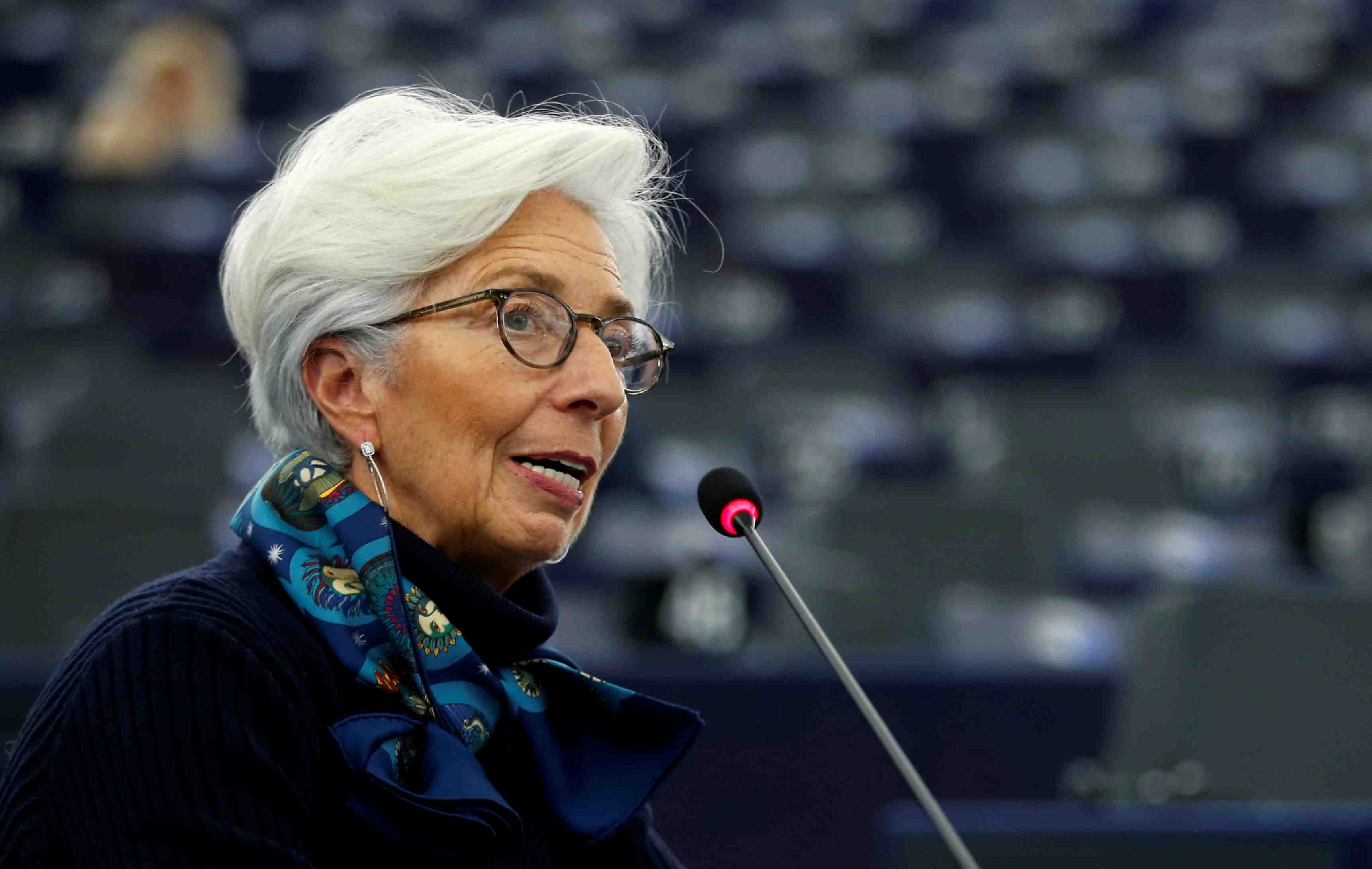 La bce etudie entre autres des financements "tres bon marche", dit lagarde