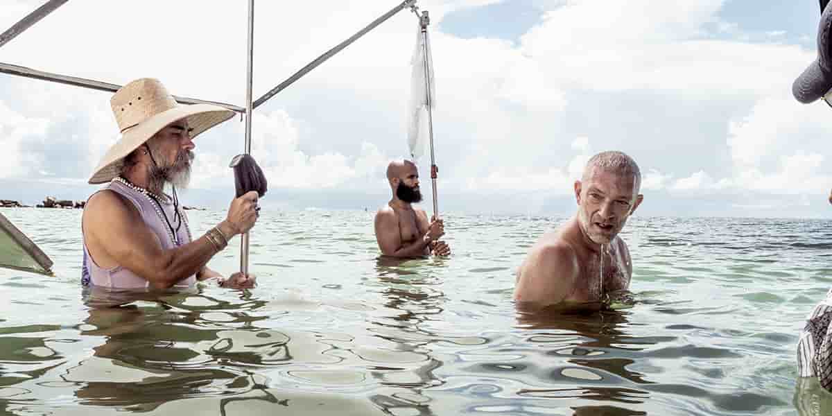 Photo de Vincent Cassel dans les coulisses du Calendrier Pirelli 2025.