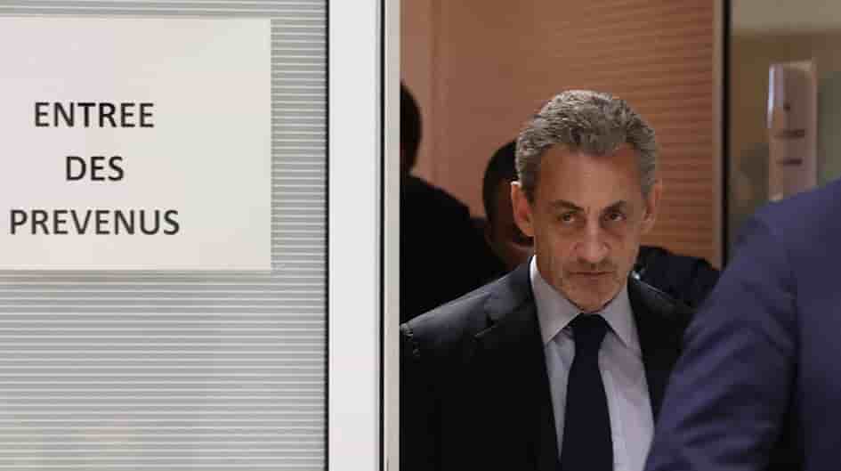 Nicolas Sarkozy à sa sortie du tribunal de Paris, jeudi 27 mars 2025.