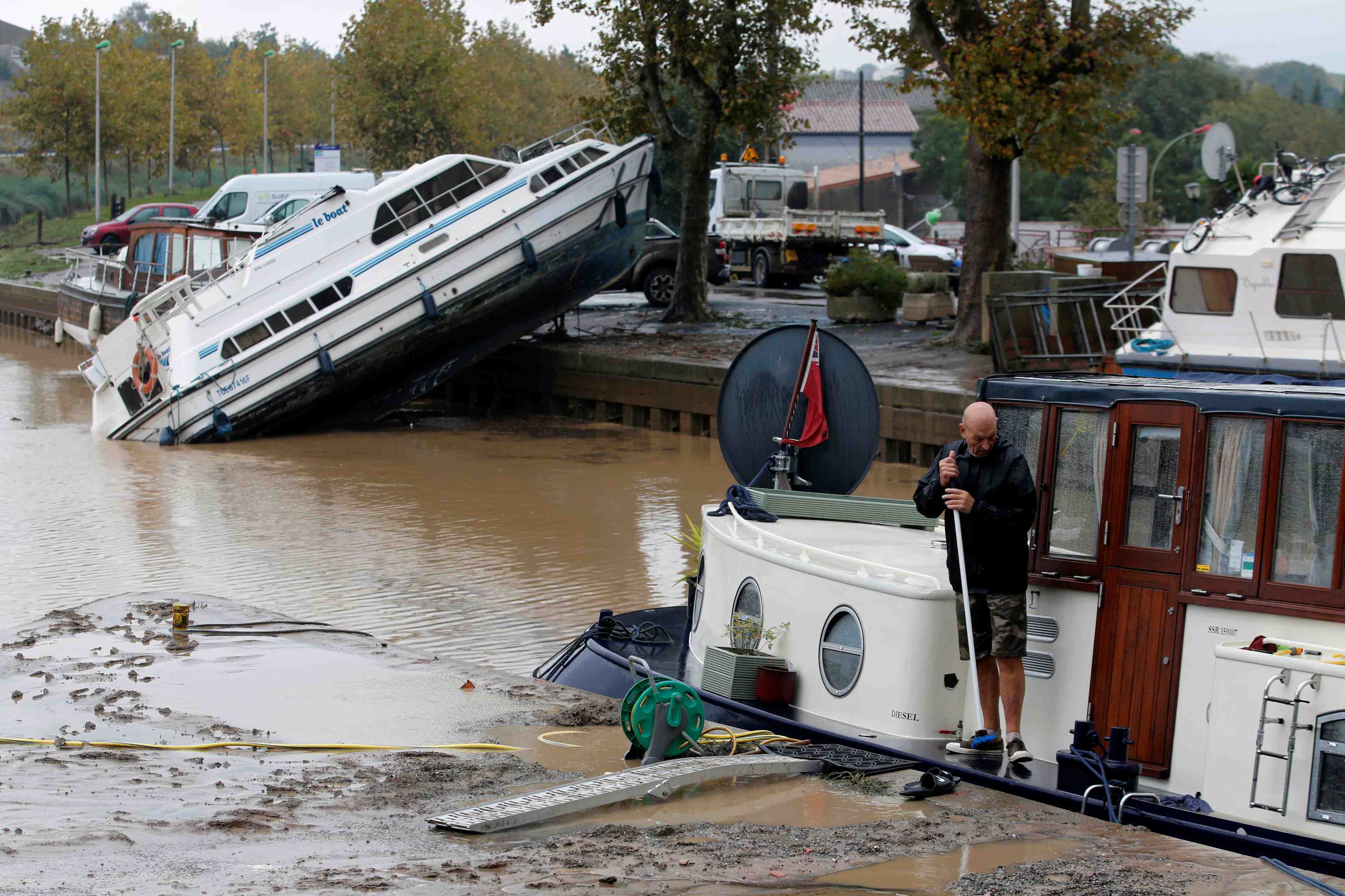 Le bilan des inondations dans l'aude s'alourdit a 14 morts