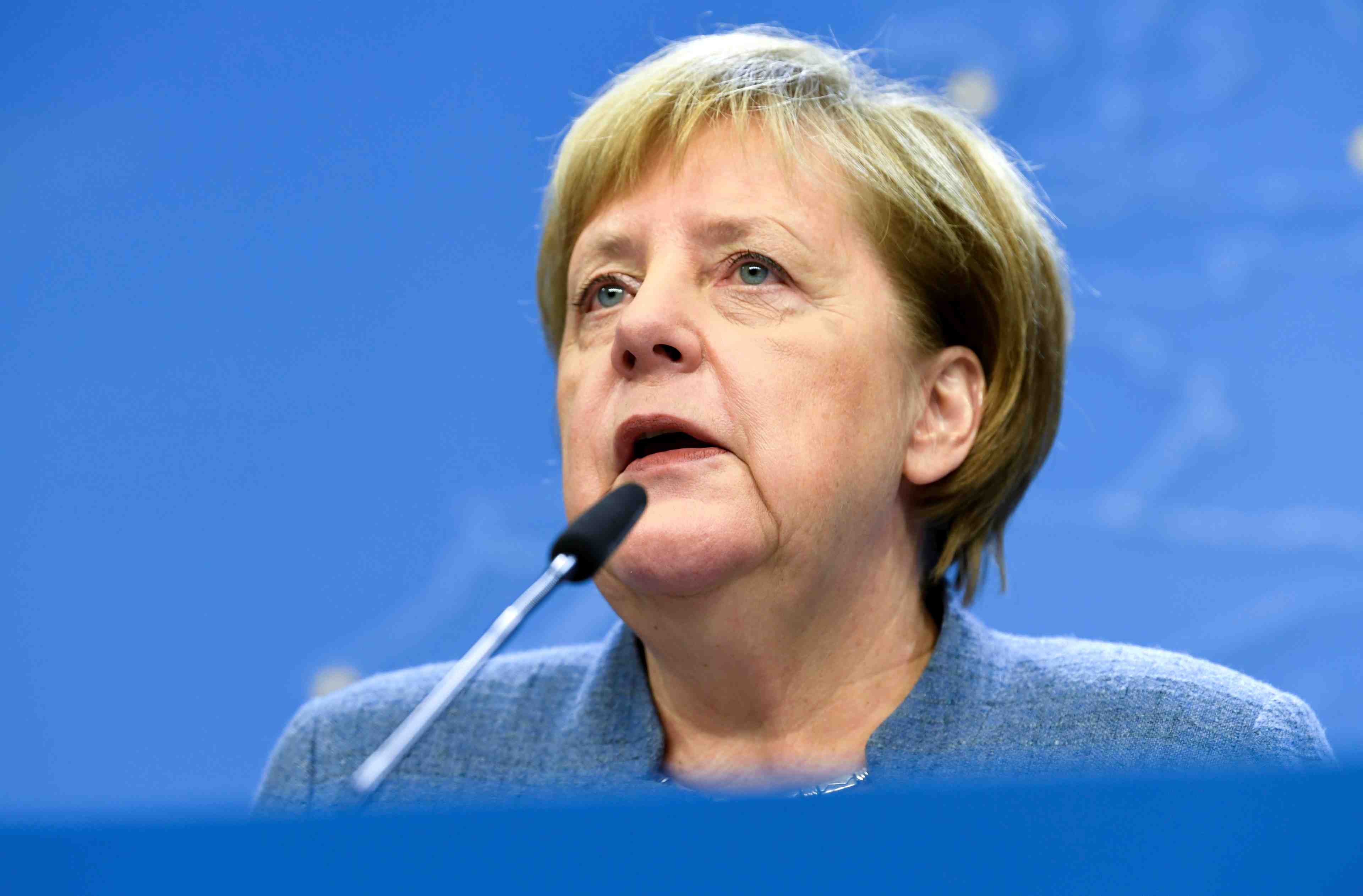 Diesel: merkel alloue 2 milliards d'euros pour eviter les interdictions de circuler