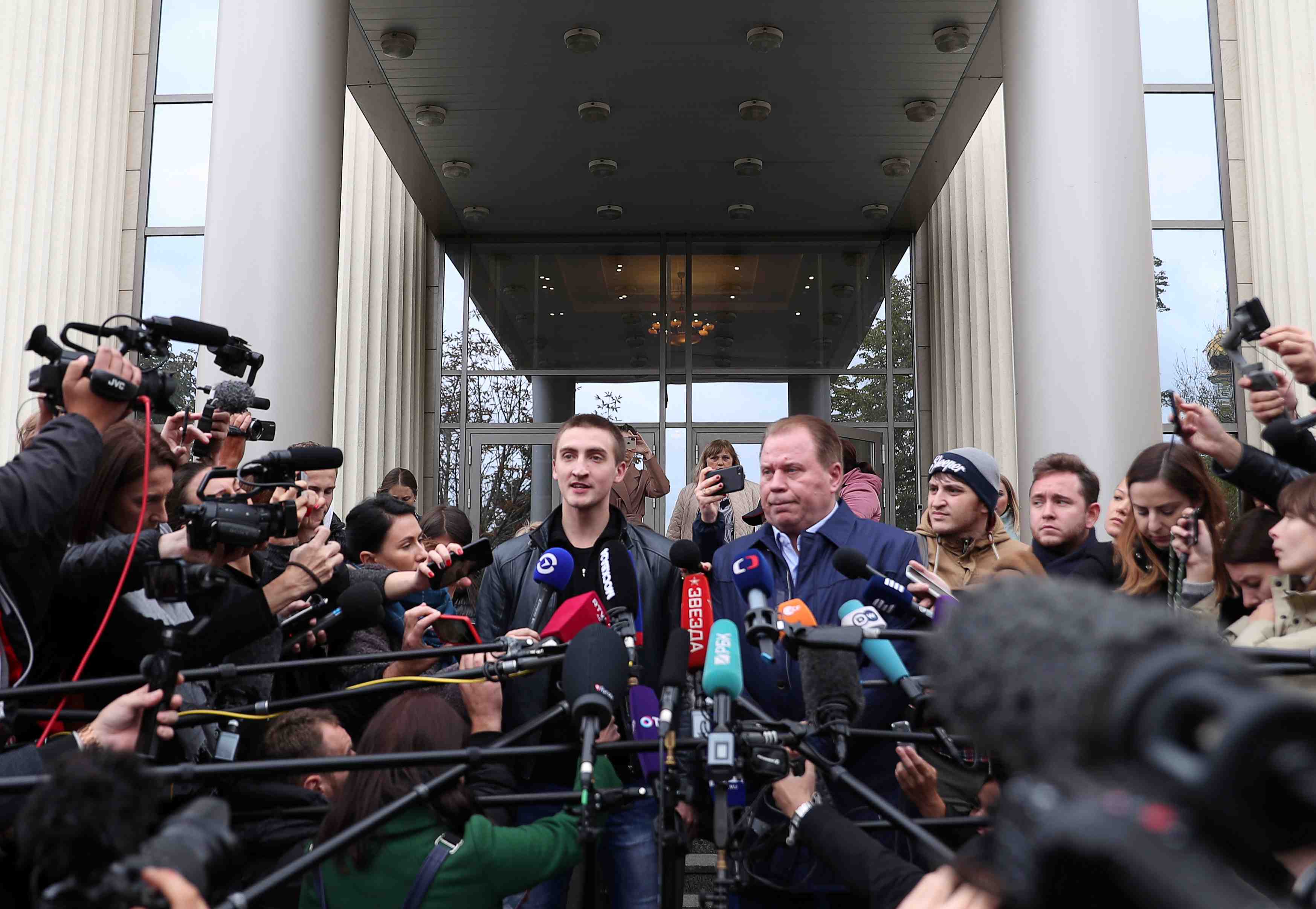 Russie: la peine infligee a l'acteur oustinov allegee en appel