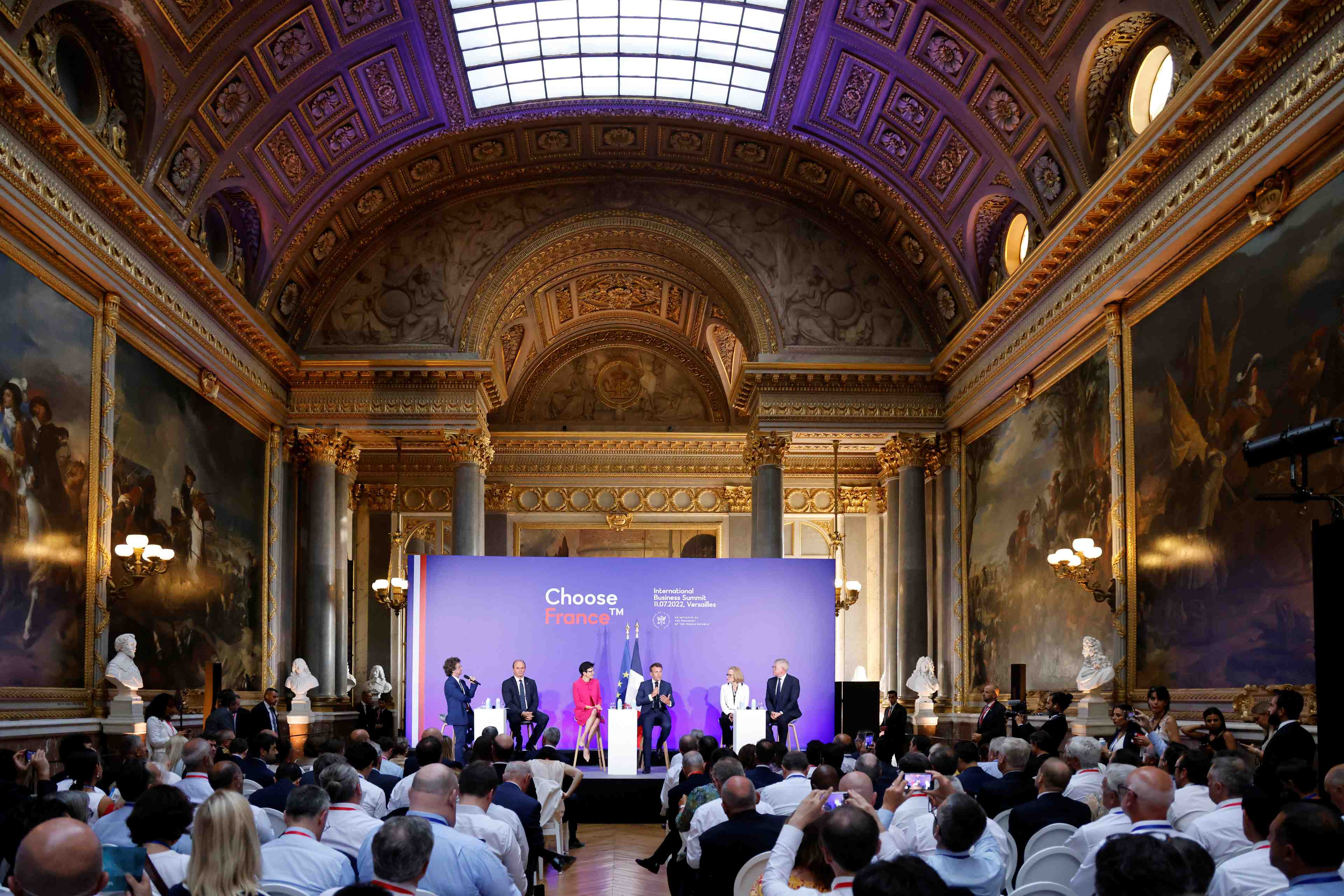 Le president francais emmanuel macron lors d'une session de "choose france" a versailles, en france