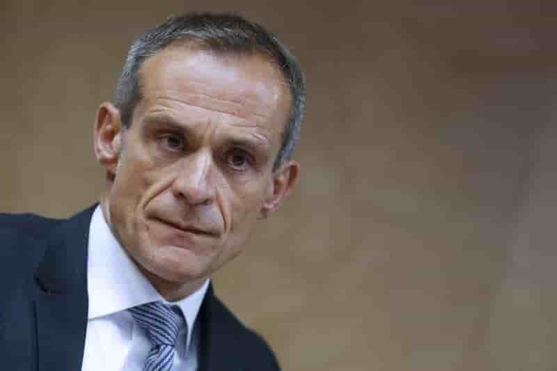 Schneider delocalise en pologne, suppression de postes en france