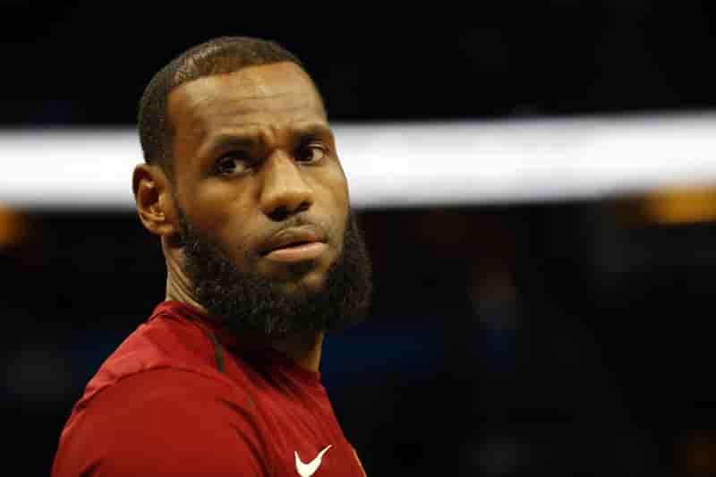 Pour le basketteur lebron james, trump encourage les racistes