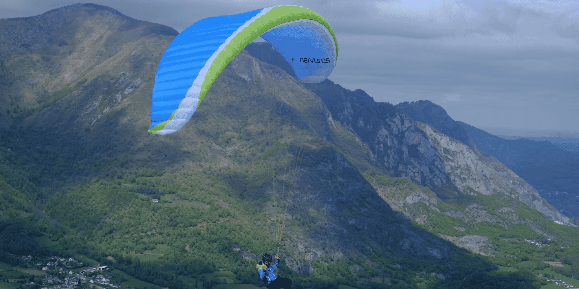 En 2019, l'entreprise a réalisé près de 400 parapentes, parachutes et autres voiles.