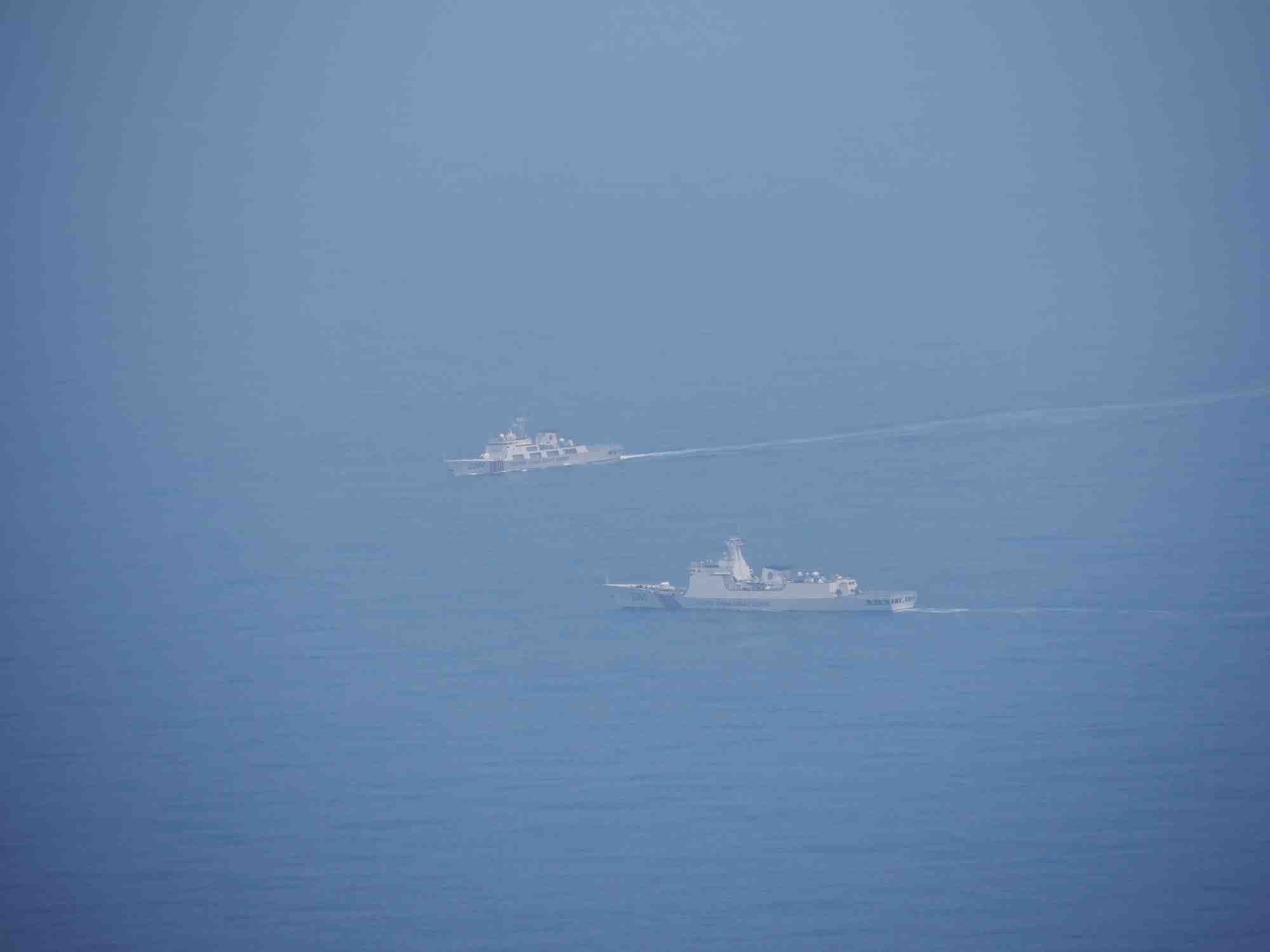 Des navires de garde-cotes chinois sont photographies alors qu'ils naviguent a un endroit non divulgue dans les eaux autour de taiwan