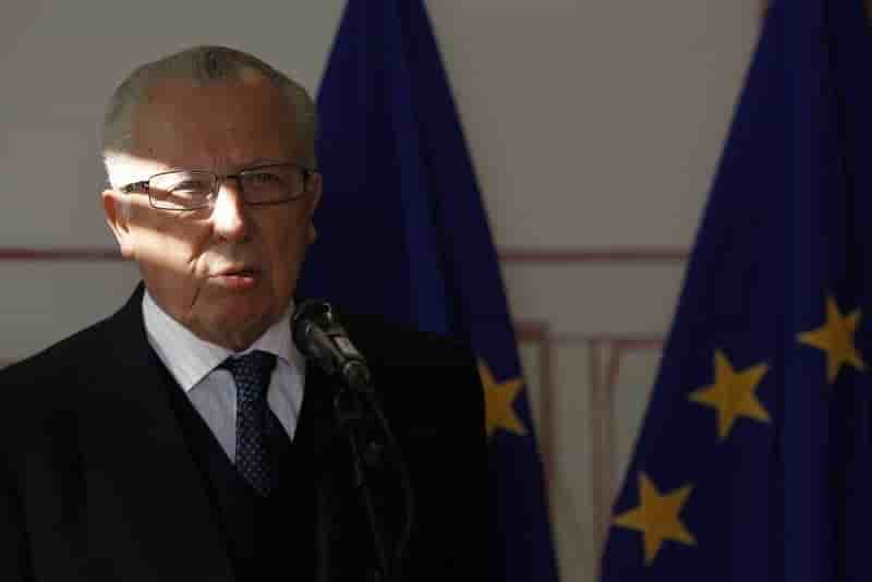 Jacques delors nomme citoyen d'honneur de l'europe