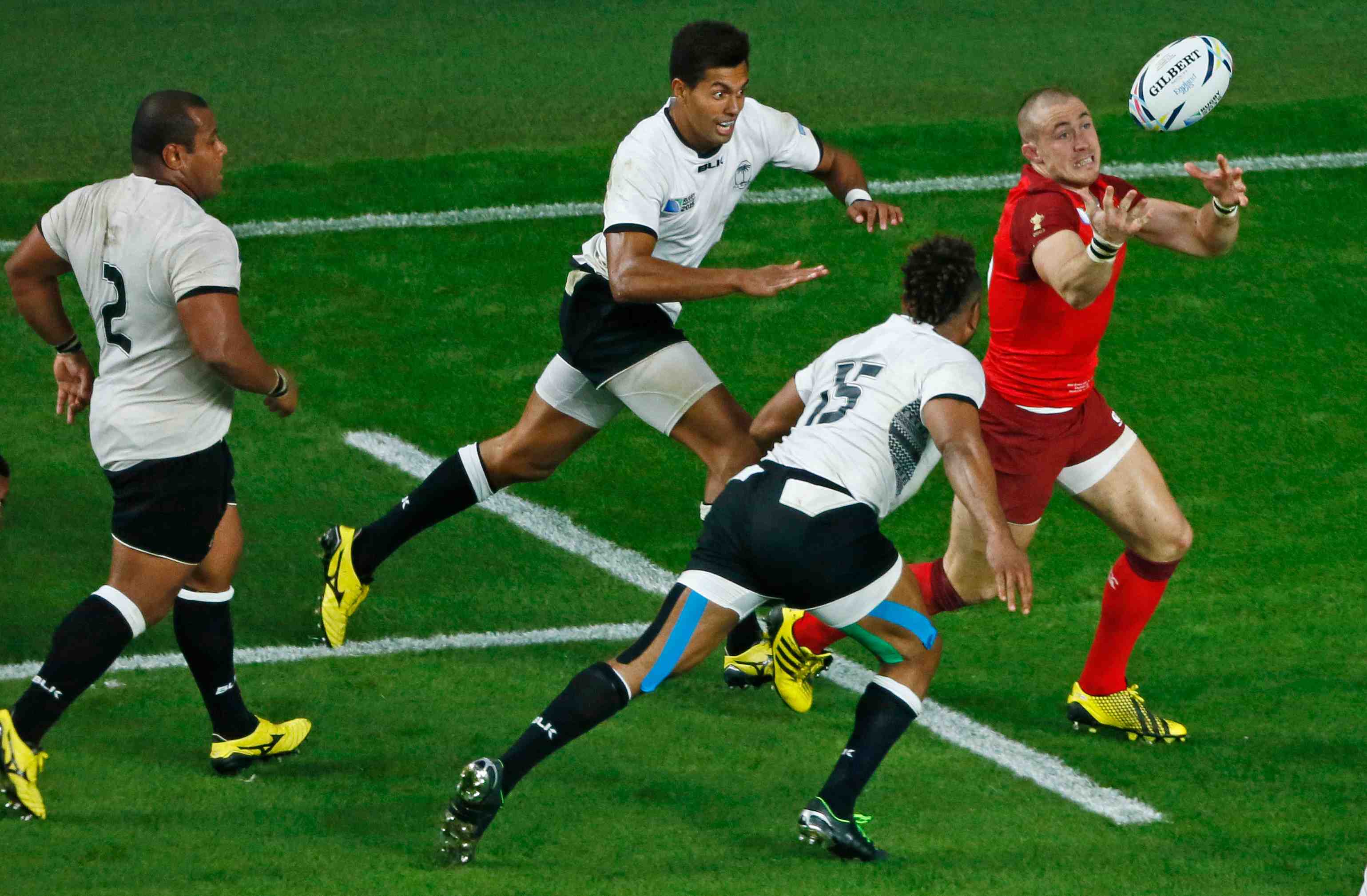 L'angleterre reussit son entree dans son mondial