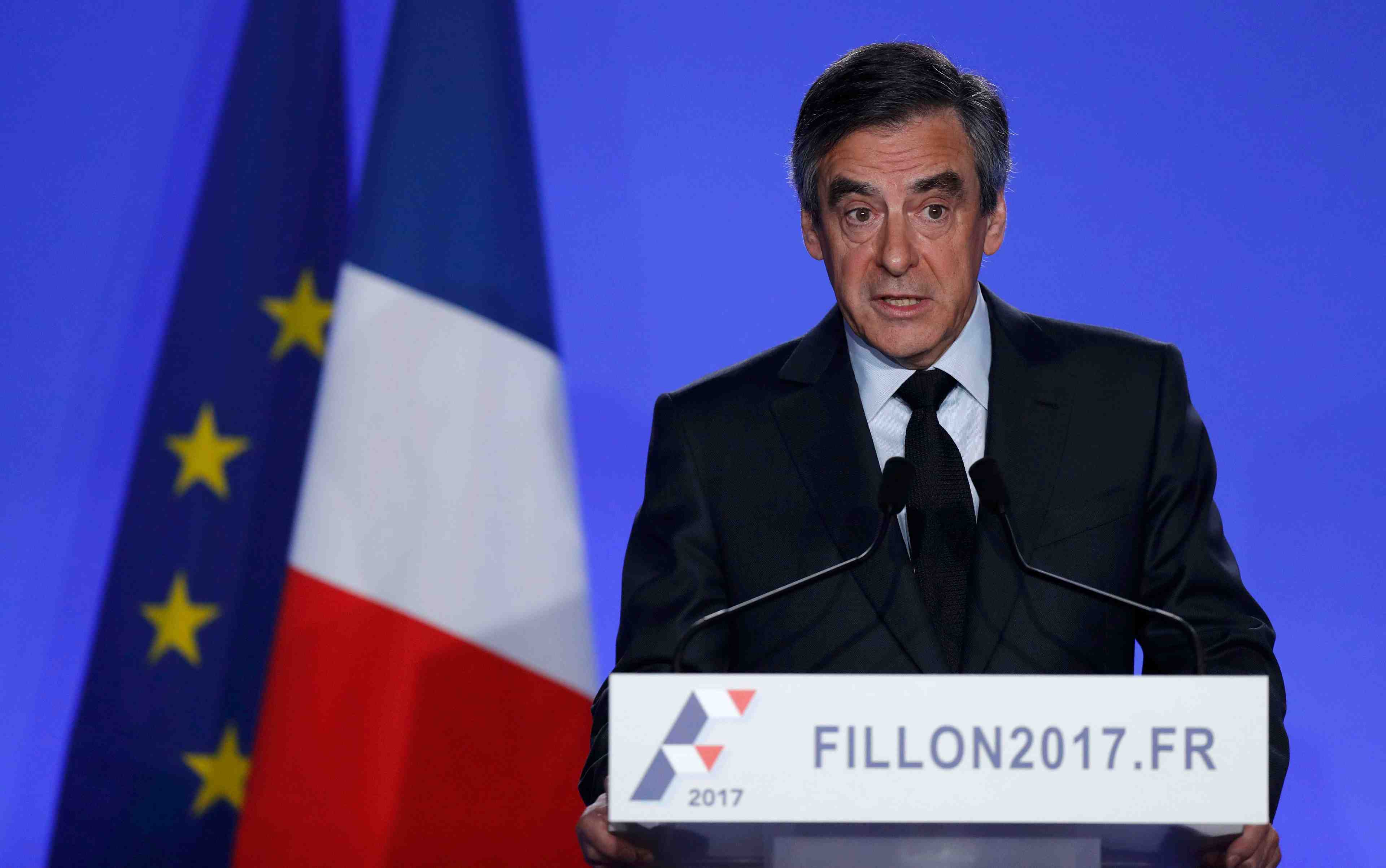Fillon se maintient malgre sa convocation par les juges