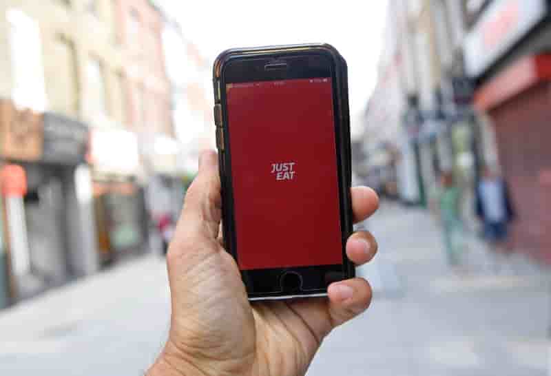 Takeaway remporte la bataille pour just eat dans la livraison de repas