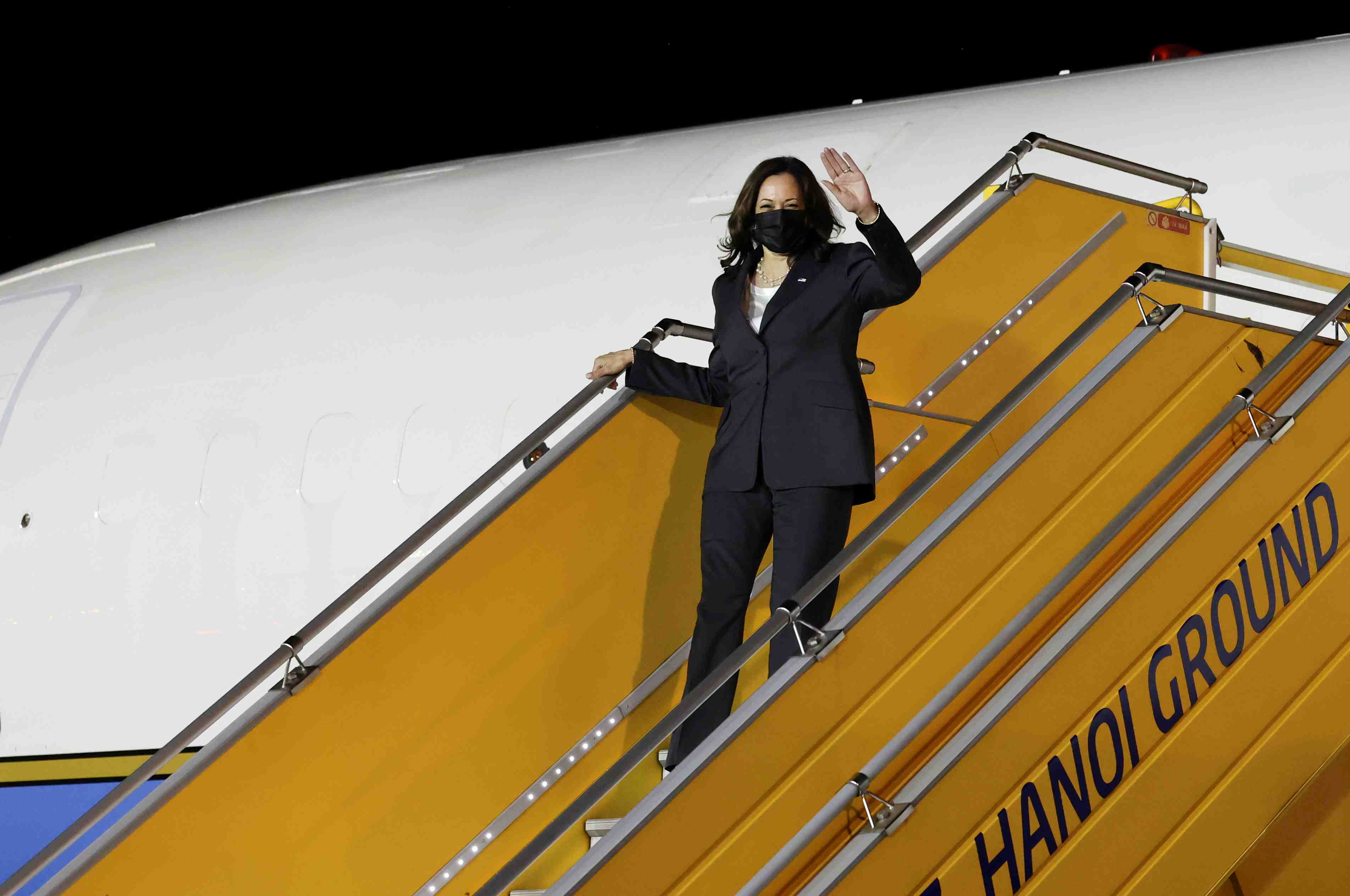 L'arrivee de kamala harris au vietnam retardee par des soupcons de syndrome de la havane