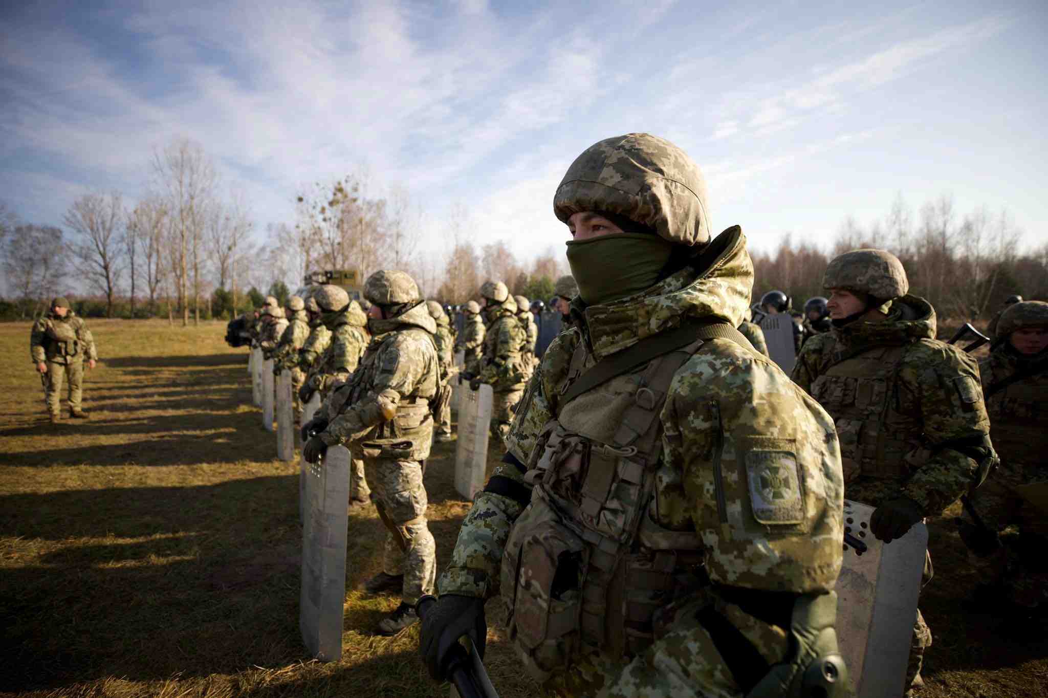 L'ukraine deploie des renforts militaires et policiers a sa frontiere avec la bielorussie