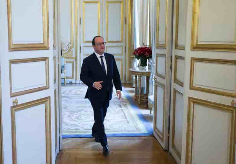Légère embellie pour François Hollande à 21%, selon OpinionWay