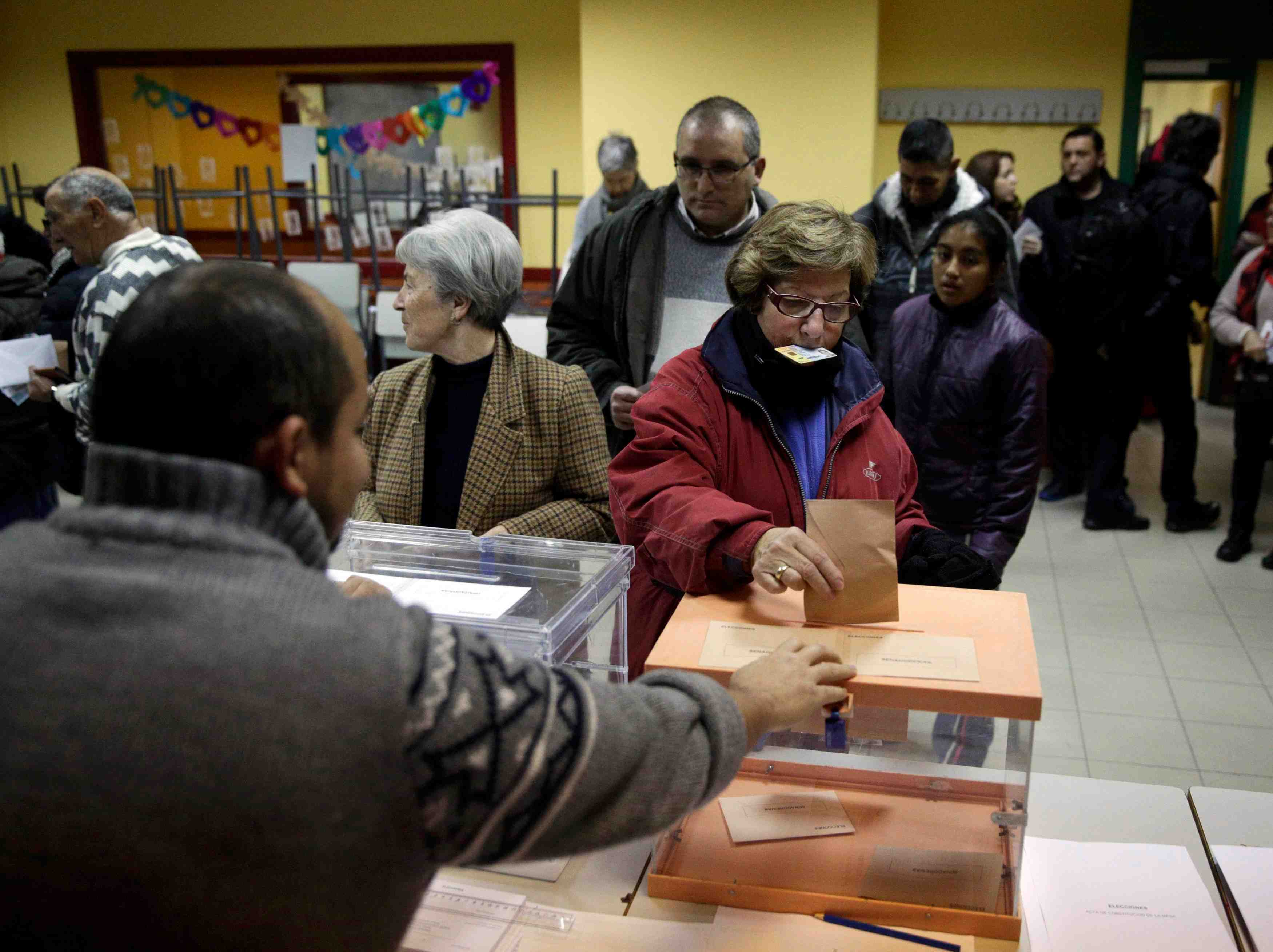 Les espagnols aux urnes