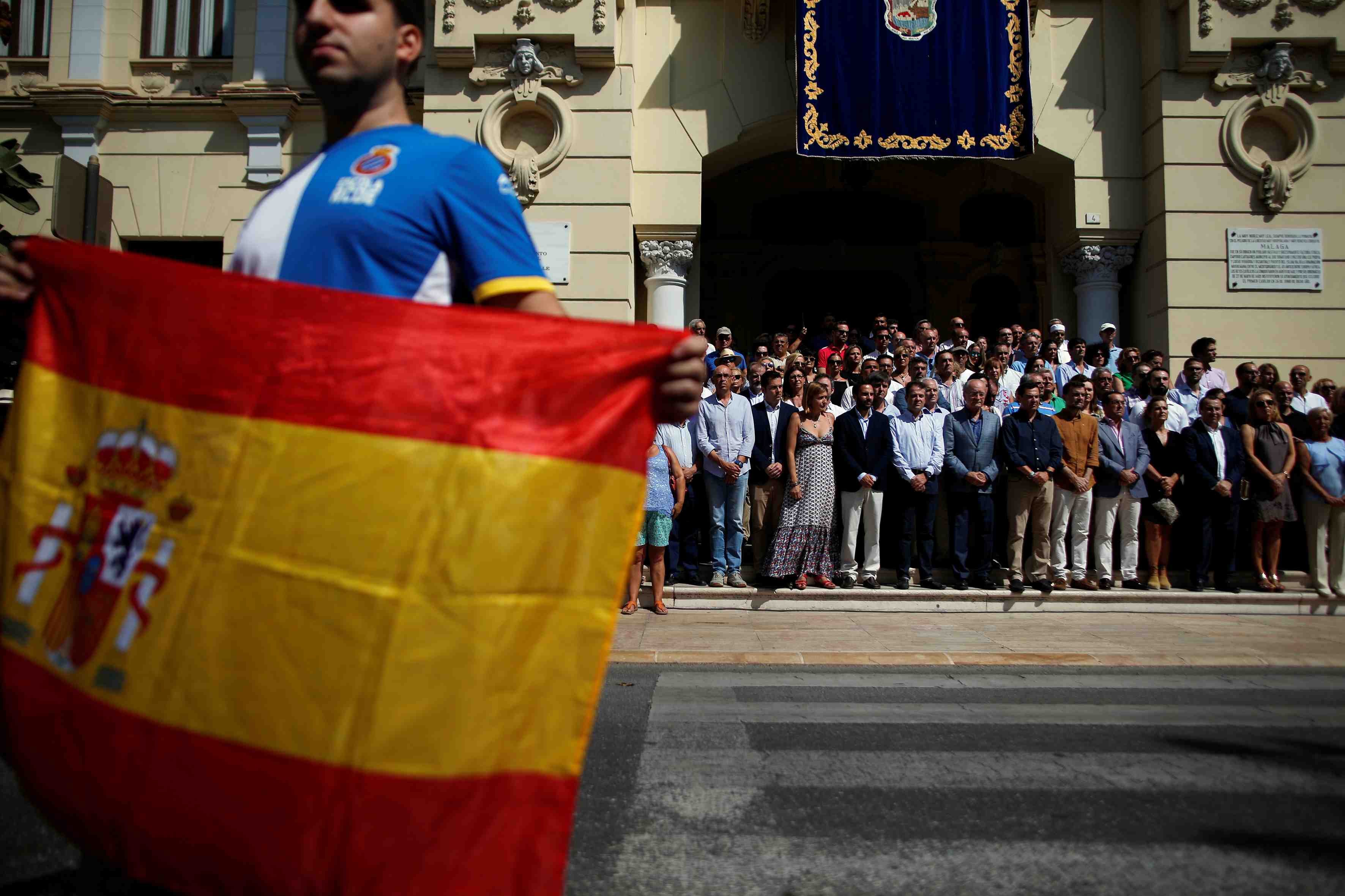 Les quatre survivants de la cellule djihadiste de catalogne presentes a un juge