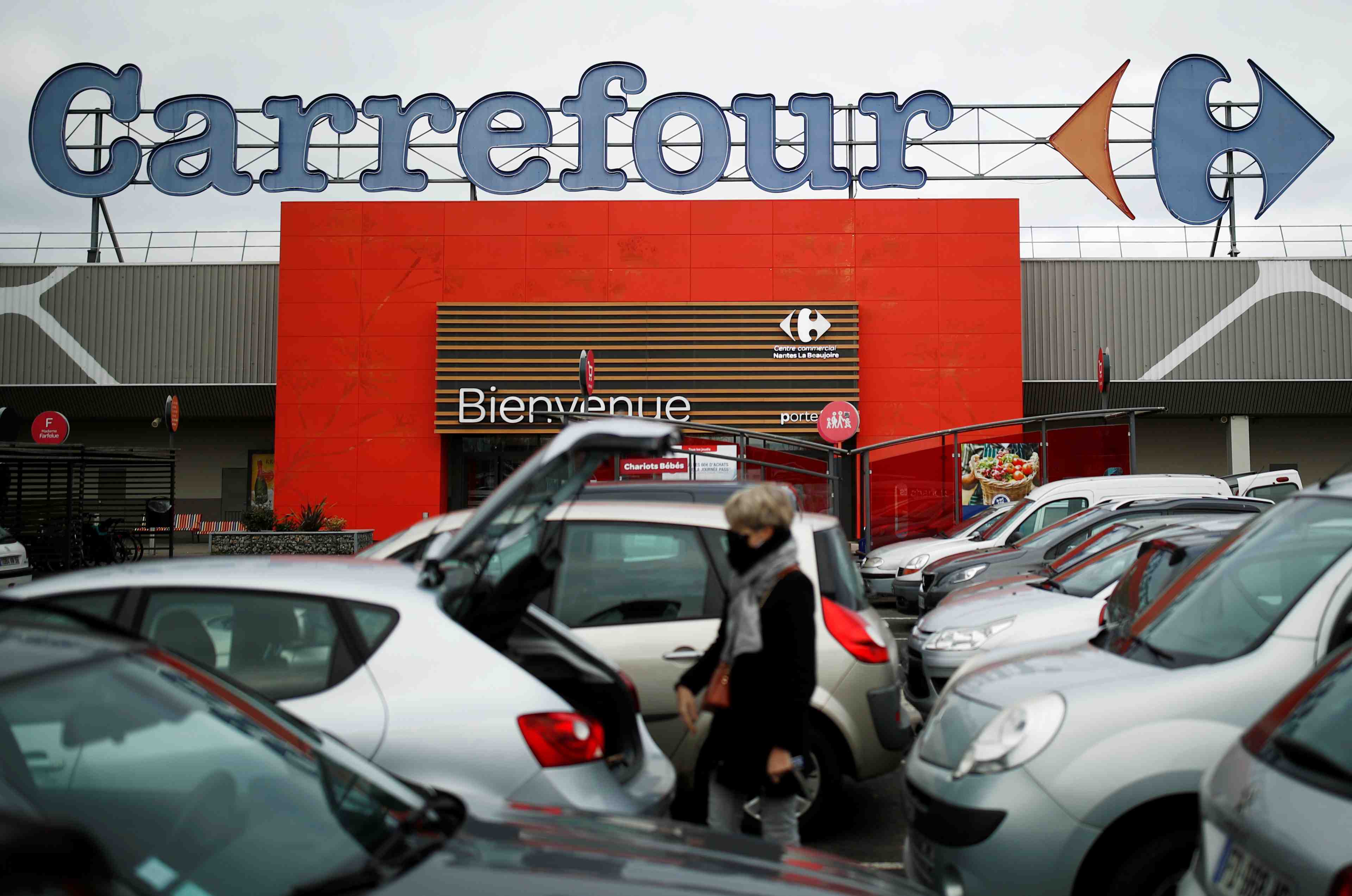 Le rachat de carrefour par un groupe etranger serait une difficulte majeure, dit le maire