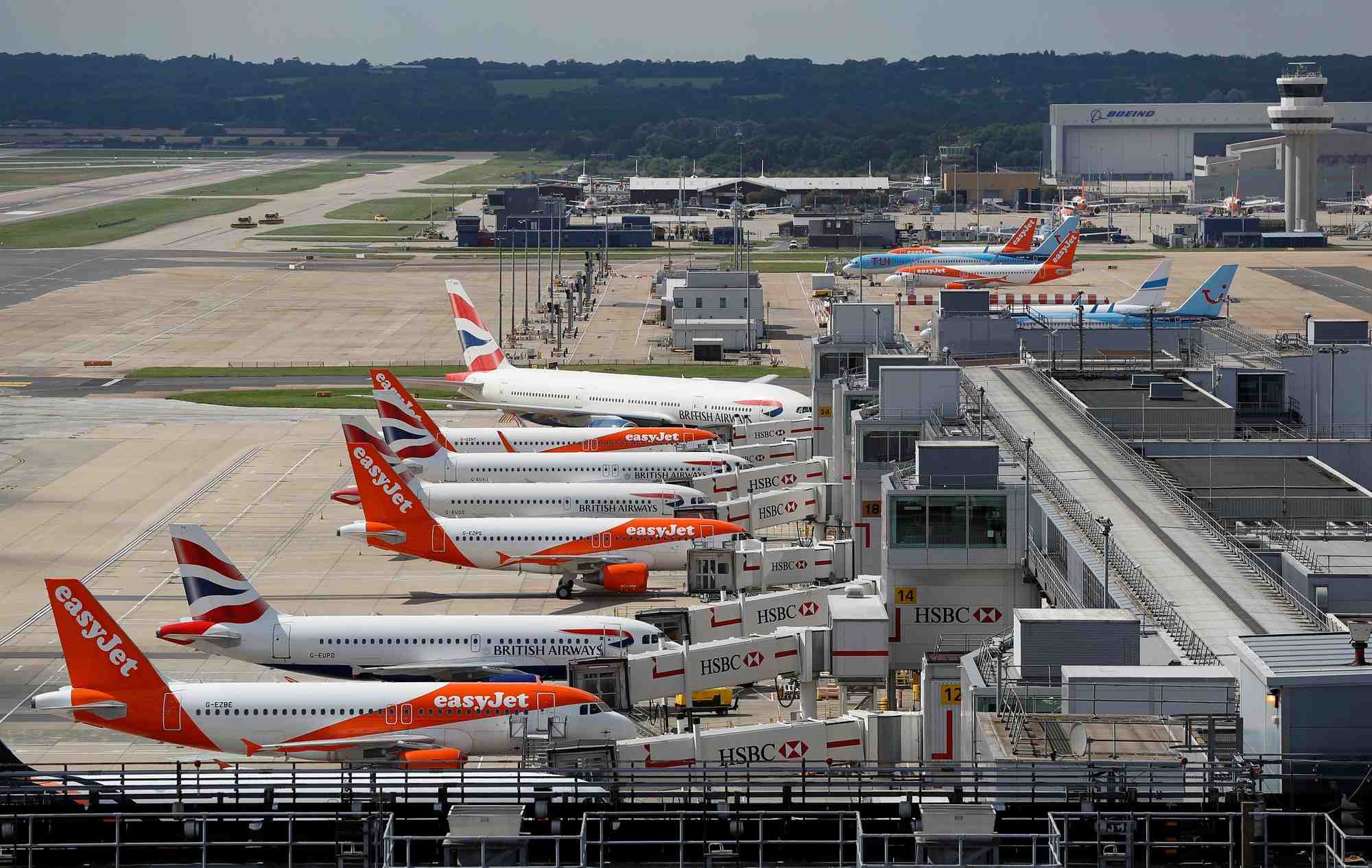 La grande-bretagne demande aux compagnies aeriennes de ne plus vendre des vols qu'elles ne peuvent assurer