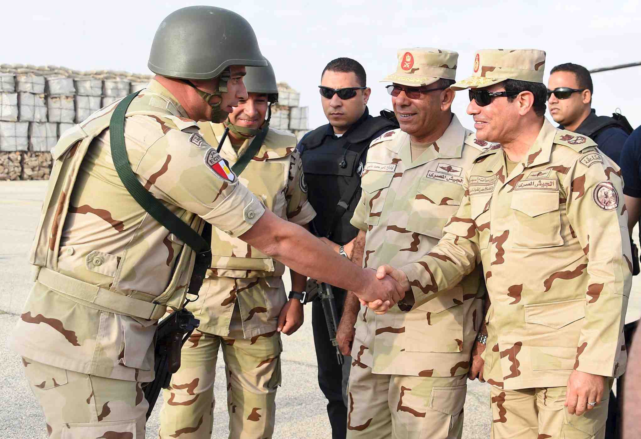 Frappes aeriennes de l'armee egyptienne dans le sinai