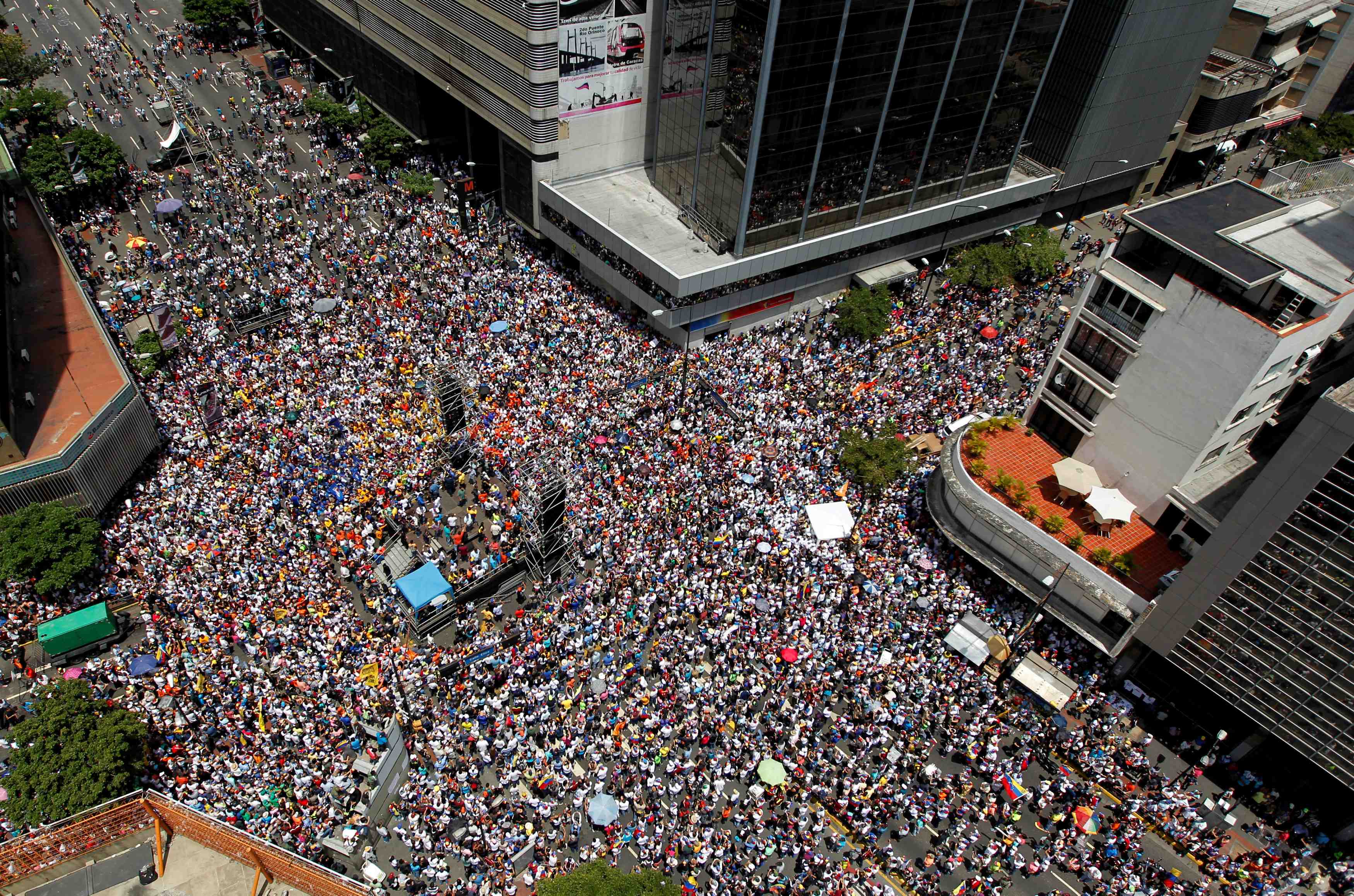 Manifestations au venezuela contre la mise a l'ecart de capriles