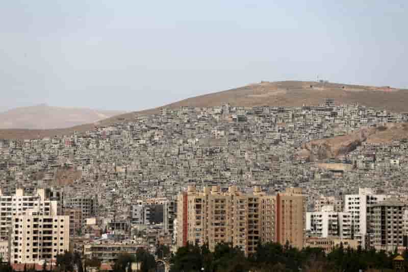 Des insurges syriens evacuent un faubourg de damas