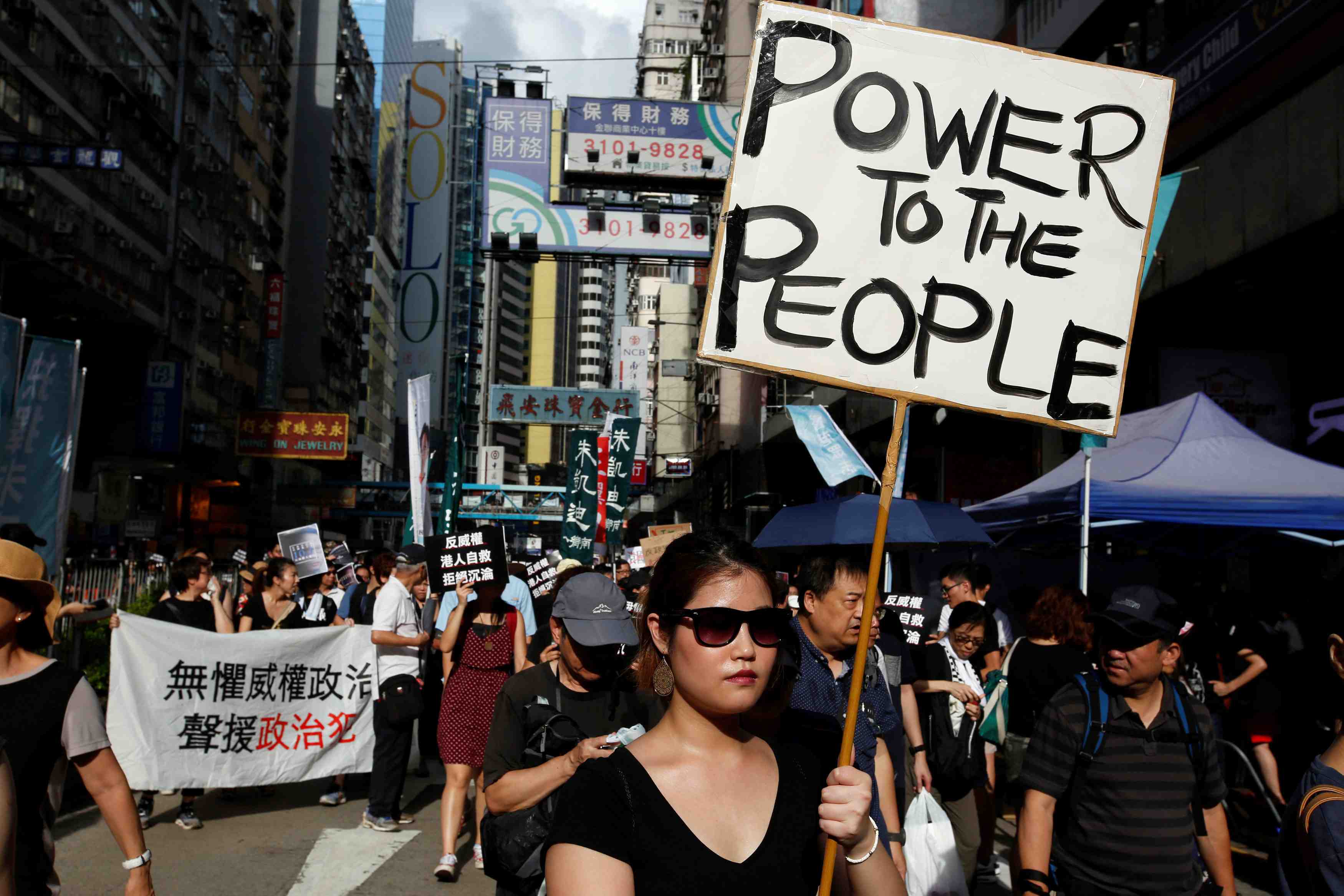 Manifestation contre la "derive autoritaire" a hong kong