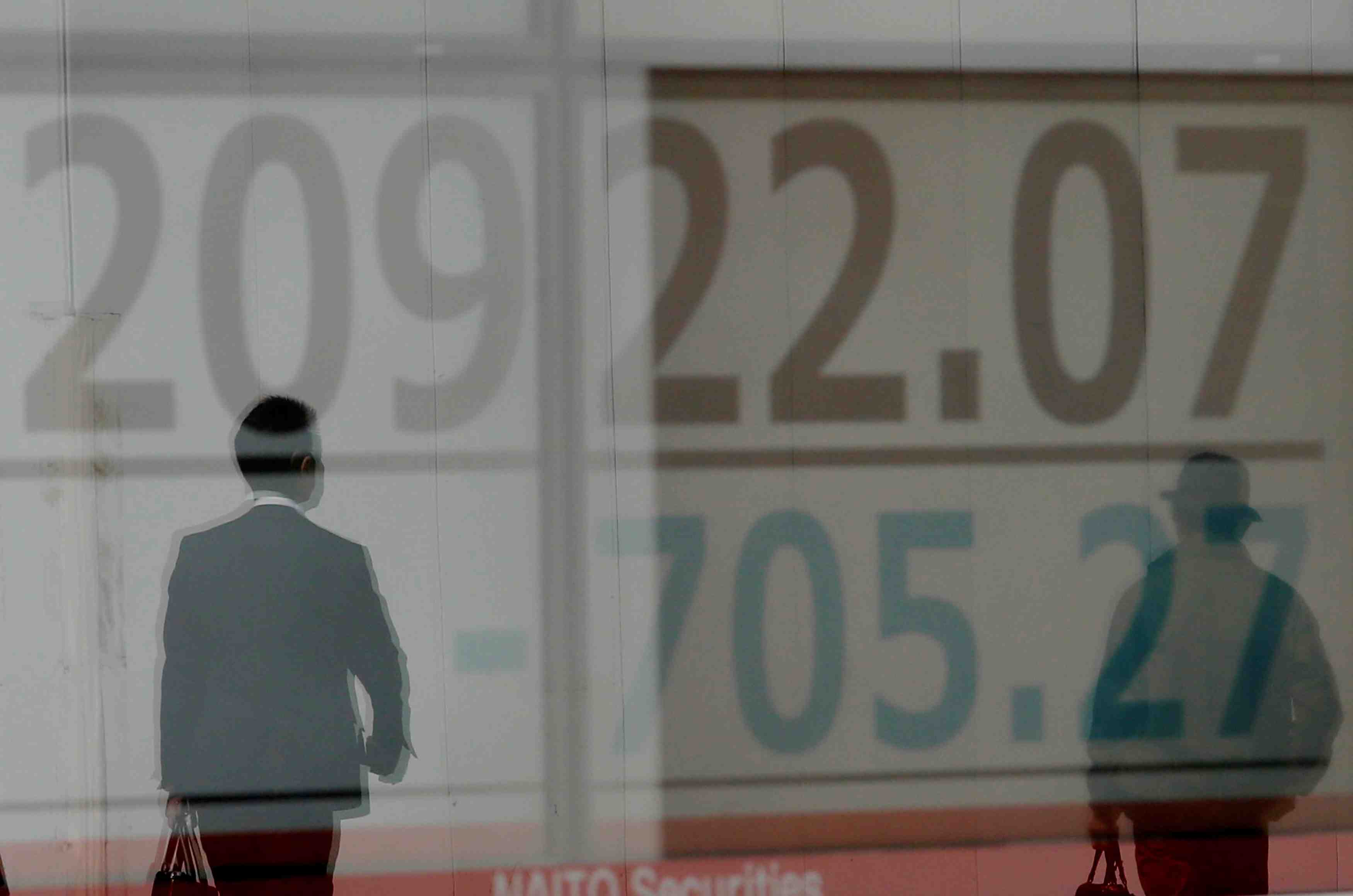 Le nikkei a tokyo finit en baisse de 1%