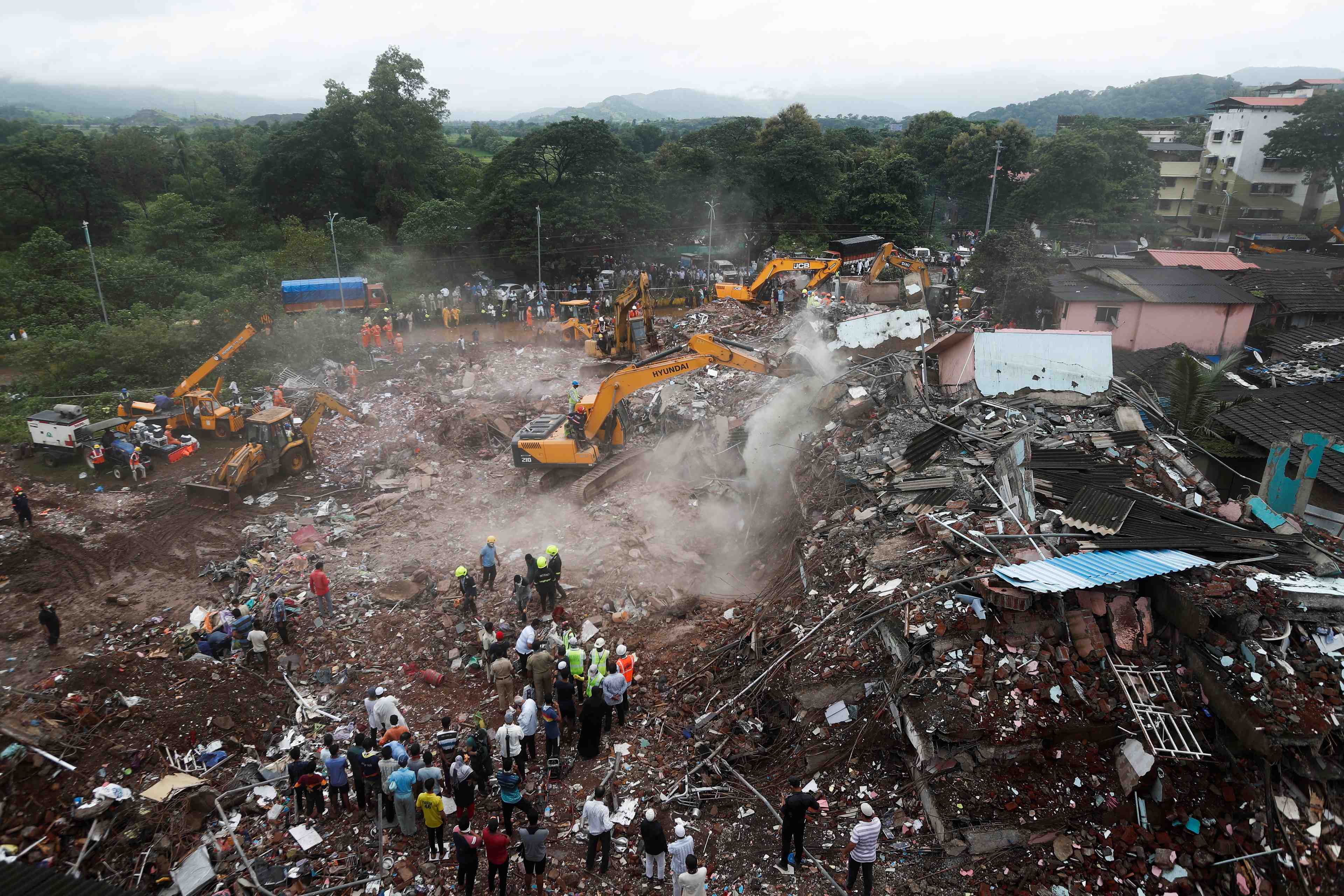Inde: plus de 60 rescapes sortis des decombres d'un immeuble