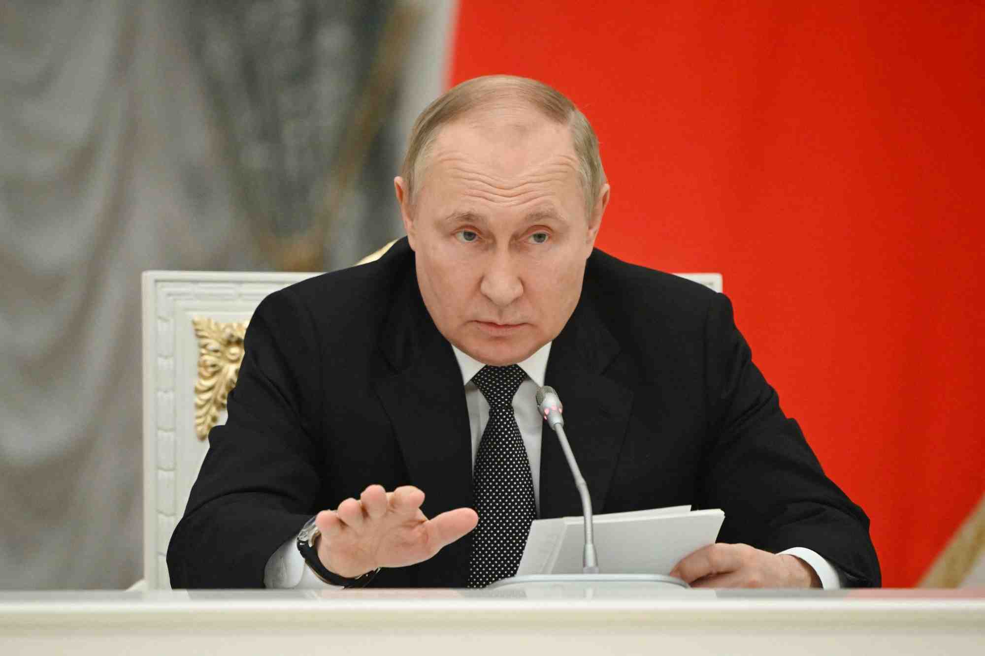Selon poutine, l'occident ne parviendra pas a isoler la russie