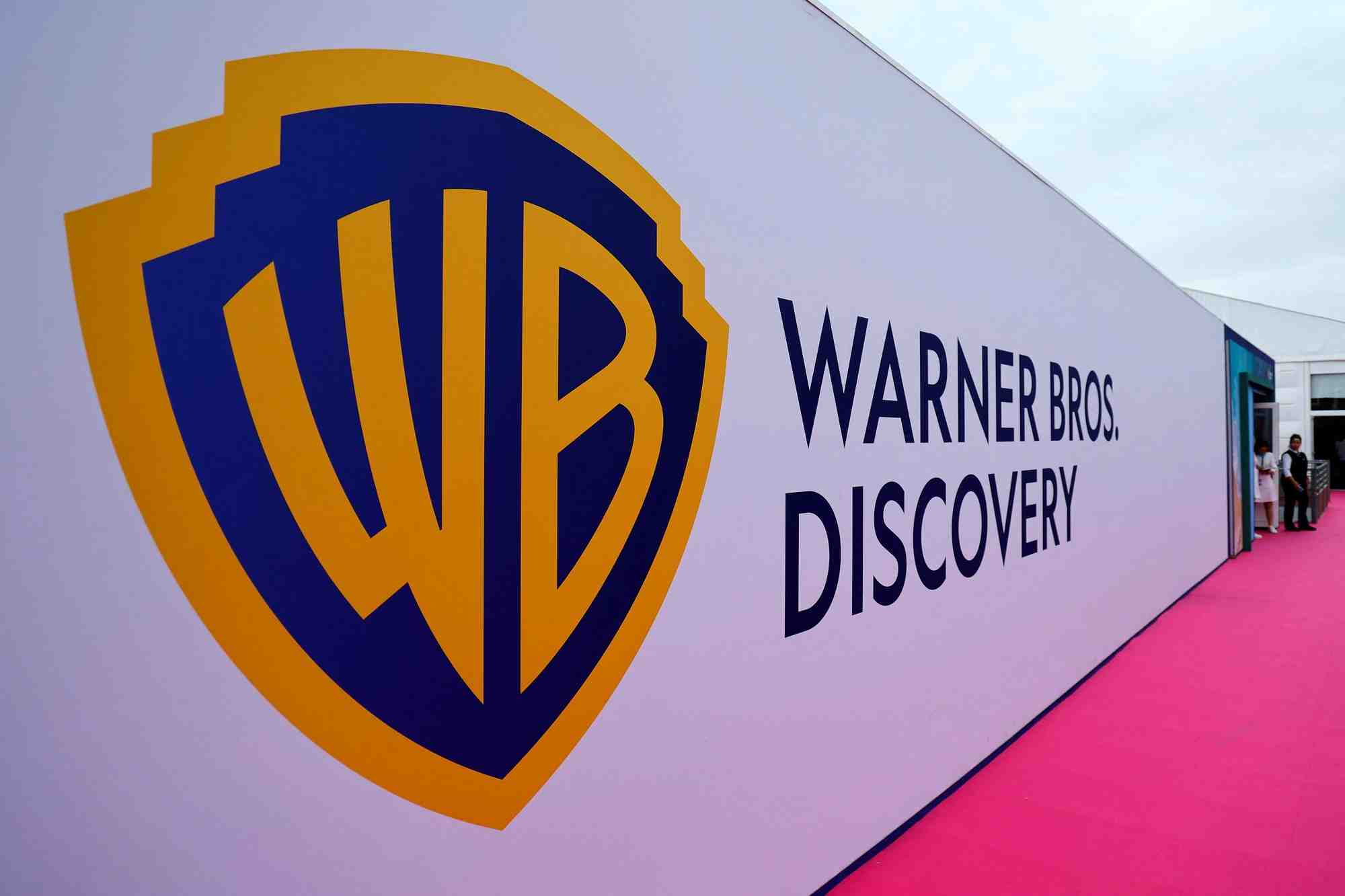 Photo d'archives du logo de warner bros discovery