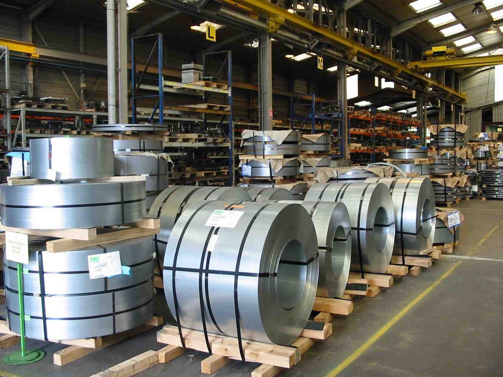 Stockage de matière chez Bléneau Industrie, dans l'Yonne