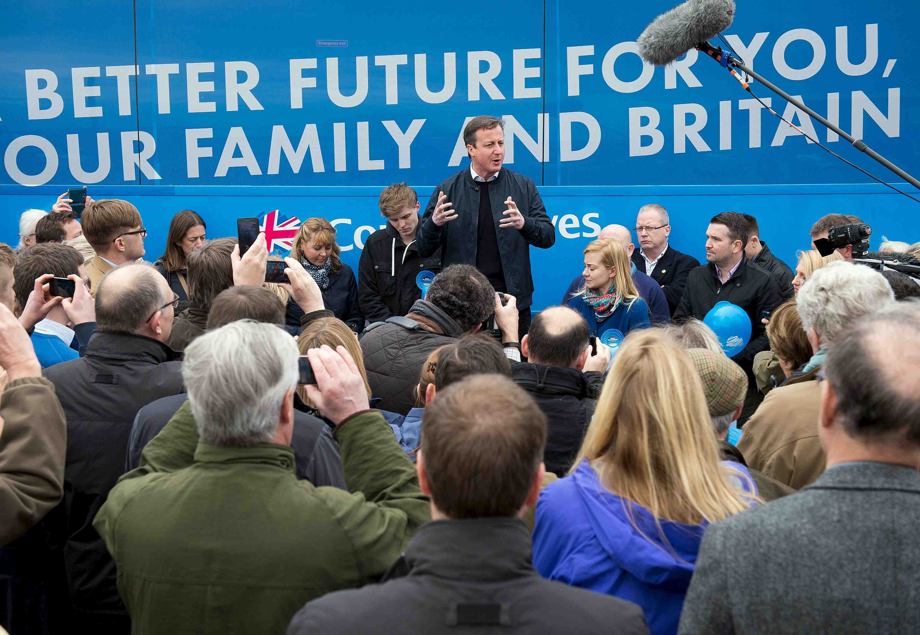 Conservateurs et travaillistes britanniques au coude-a-coude