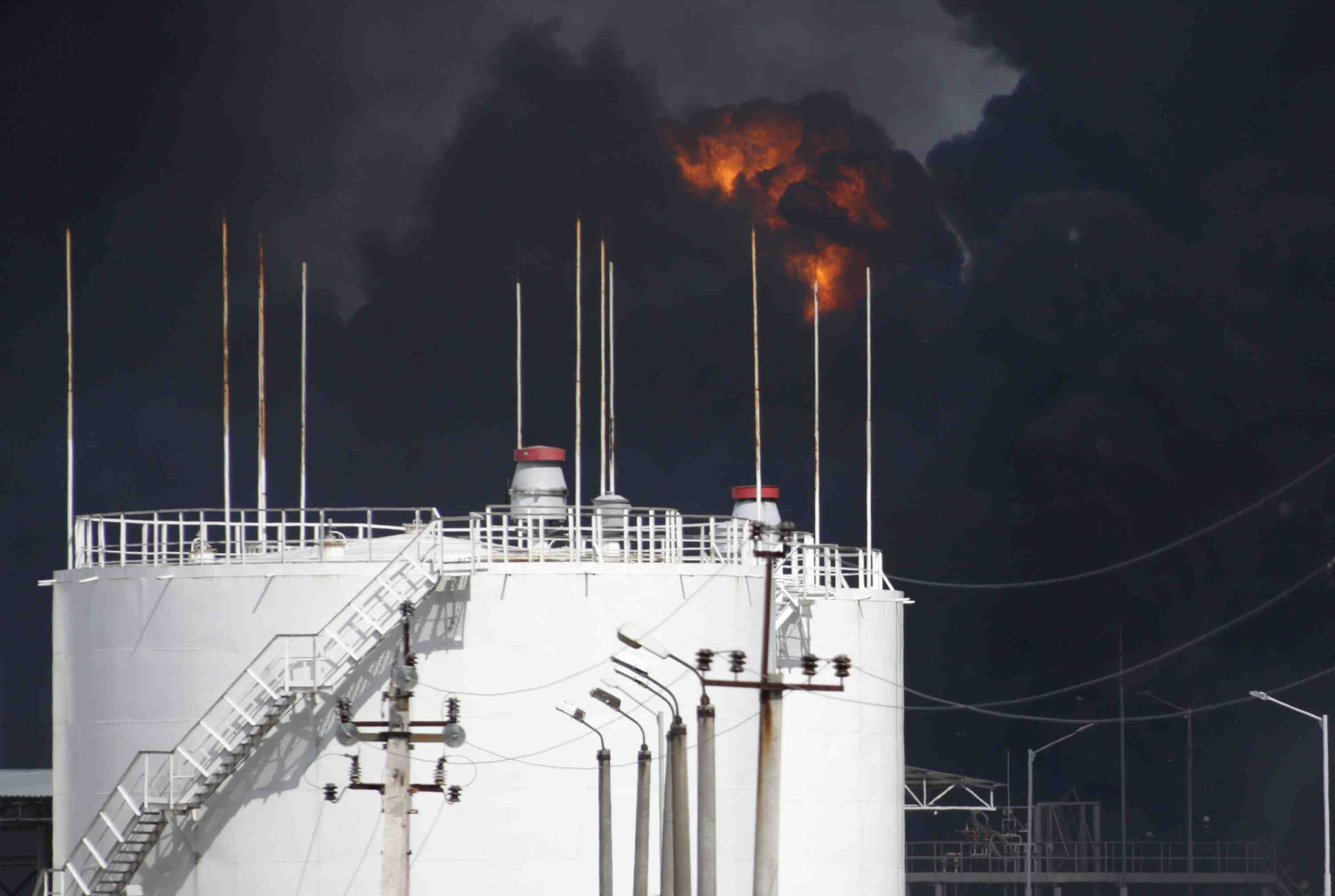Un depot de carburant prend feu pres de kiev