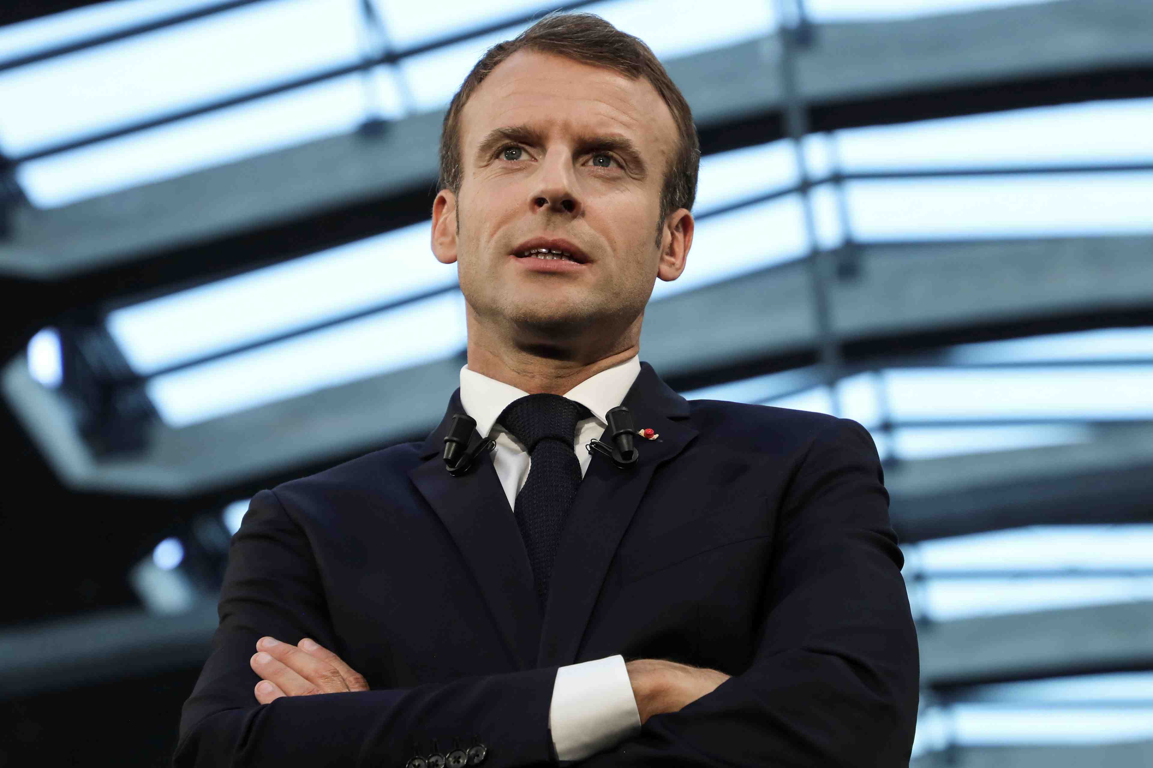 Pas de remaniement avant le retour de macron en fin de semaine