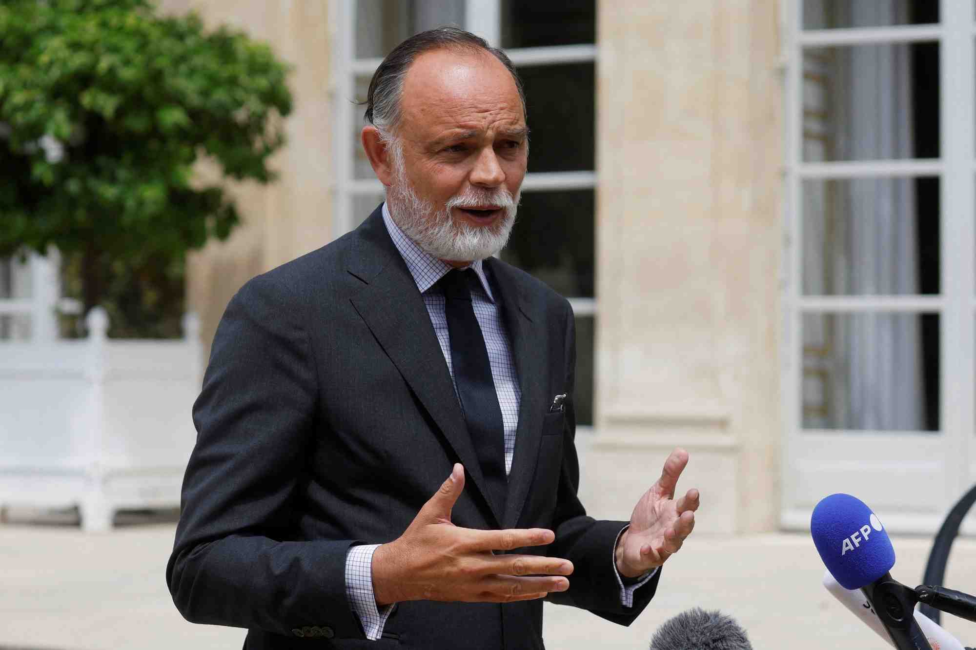 Edouard philippe apres une reunion avec le president francais au palais de l'elysee