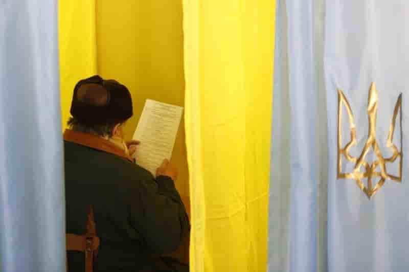 Les Ukrainiens aux urnes pour des législatives anticipées