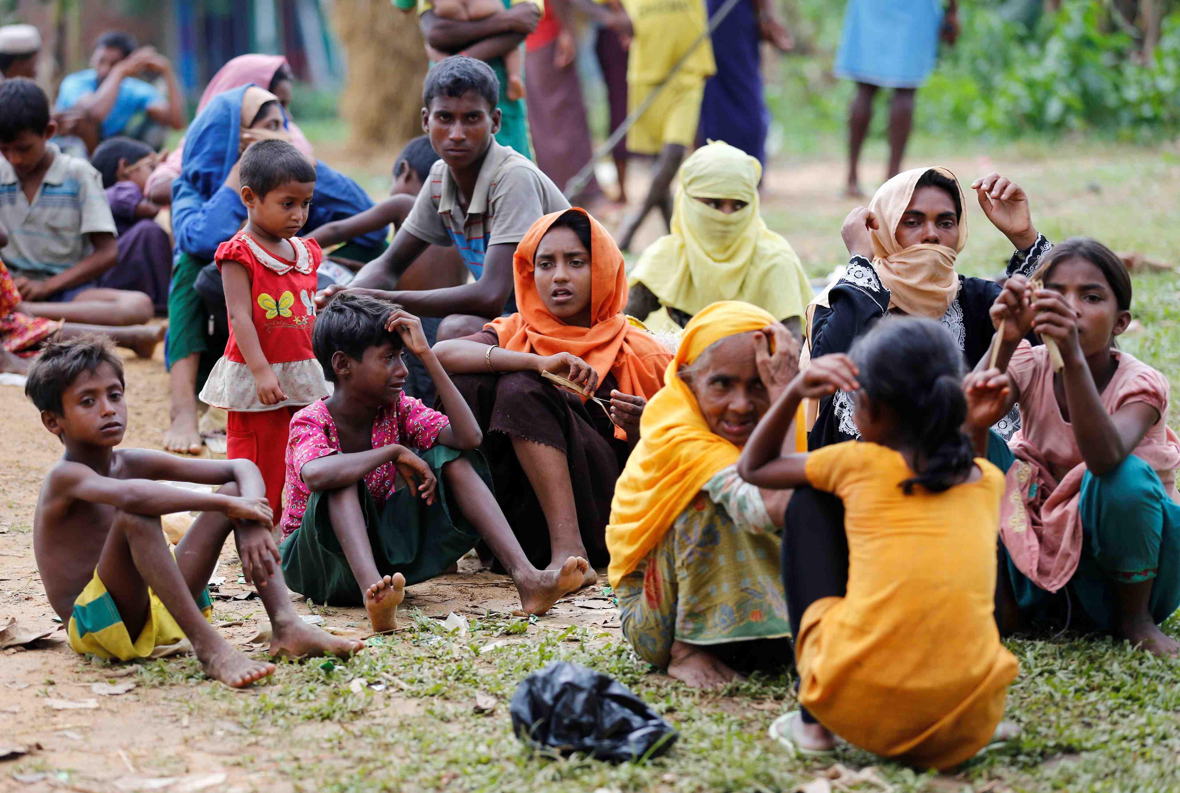Plus de 27.000 rohingya ont fui au bangladesh en six jours
